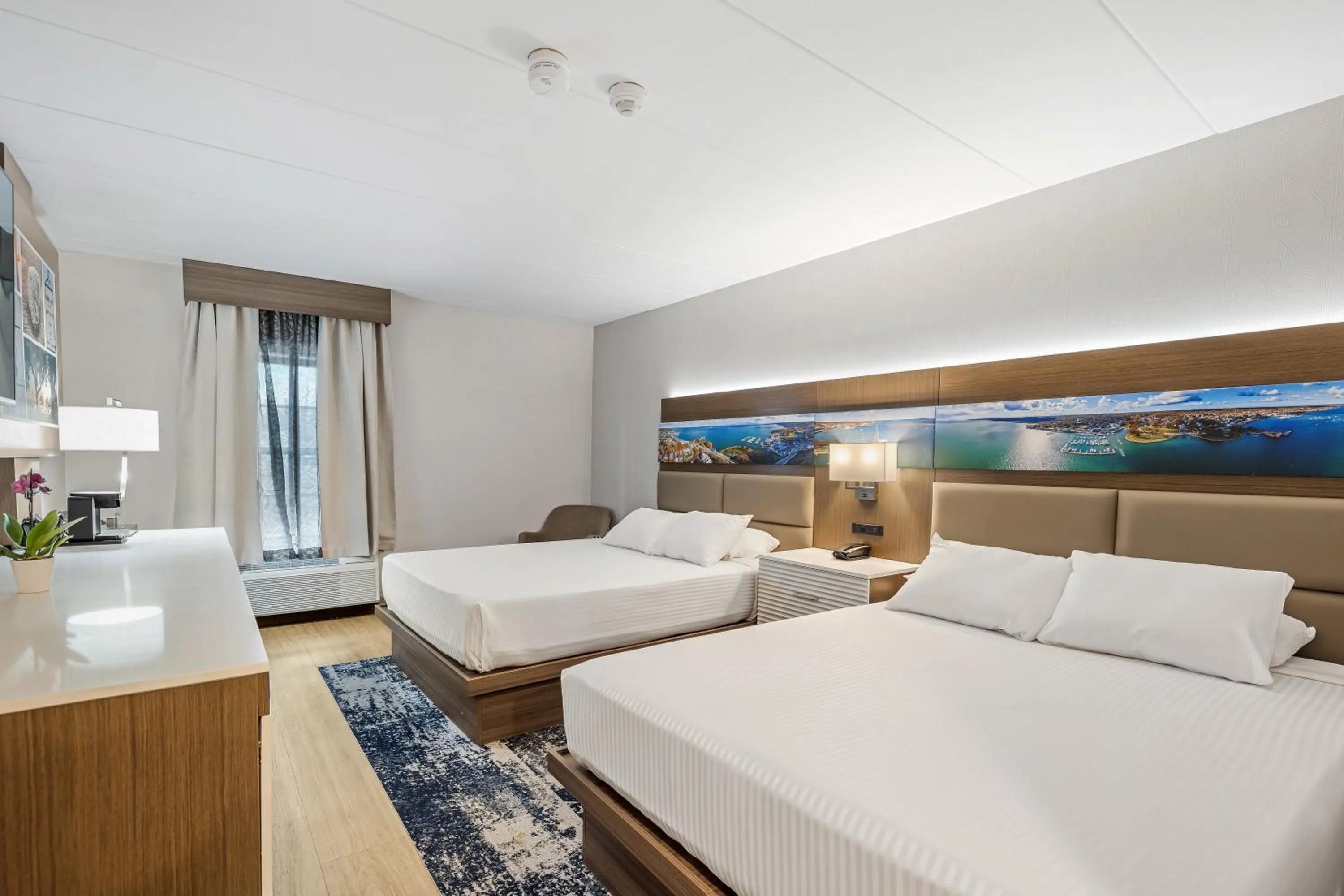 Bed in John Carver Inn & Spa