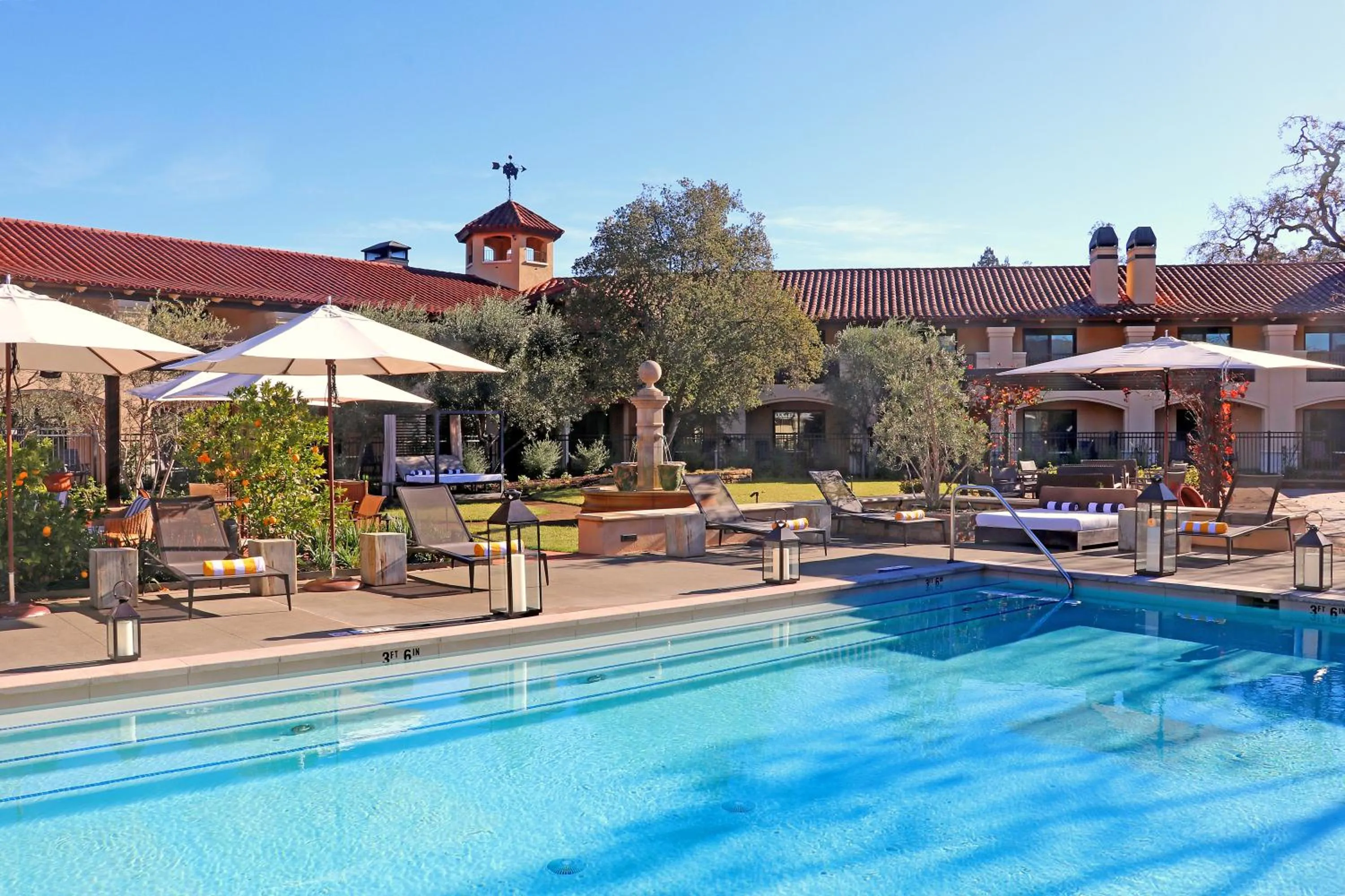 Swimming pool in Napa Valley Lodge