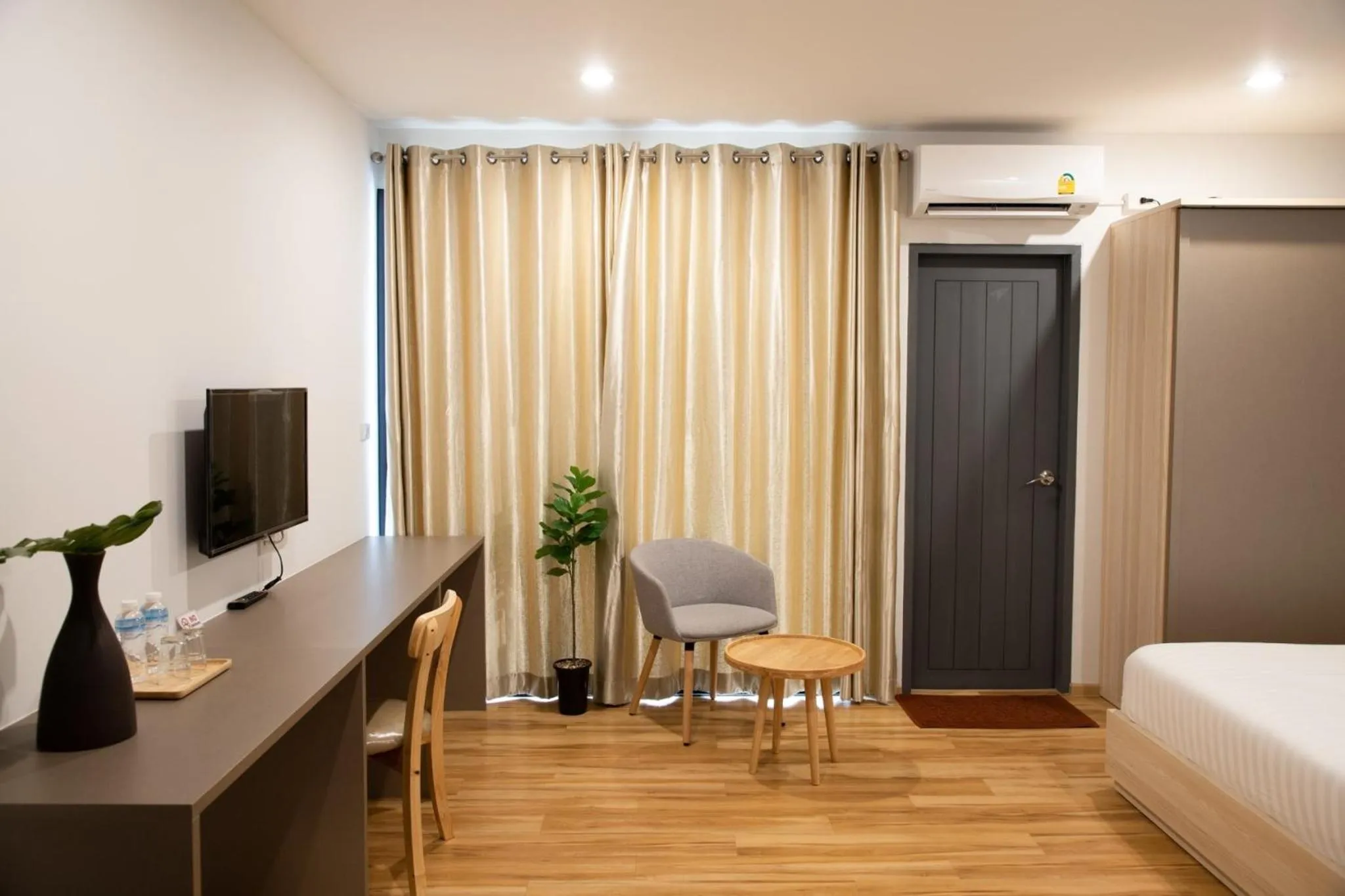 Bedroom, Bed in J & L Residence and Spa