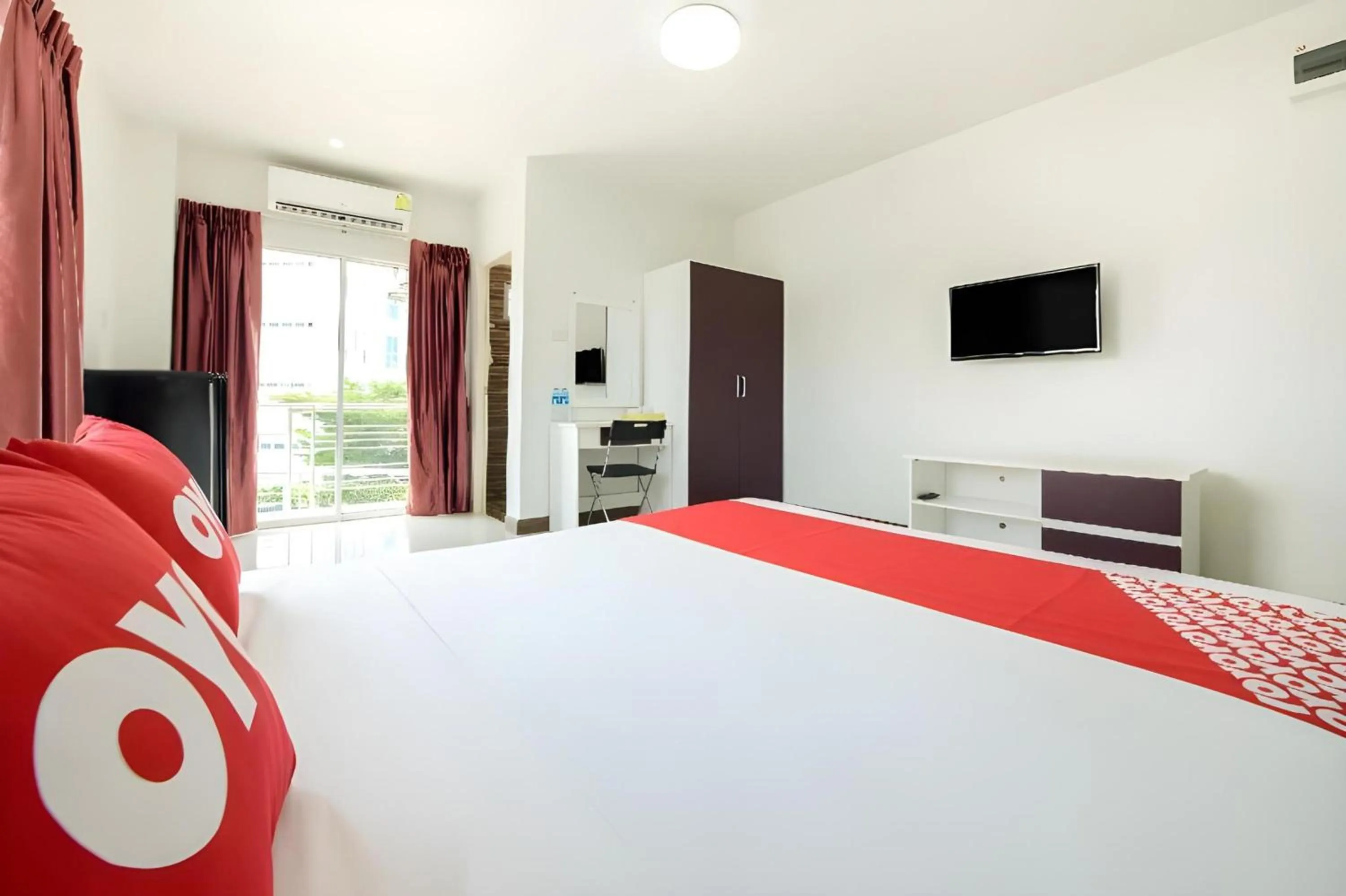 Photo of the whole room, Bed in OYO 350 Mae Saeng Place