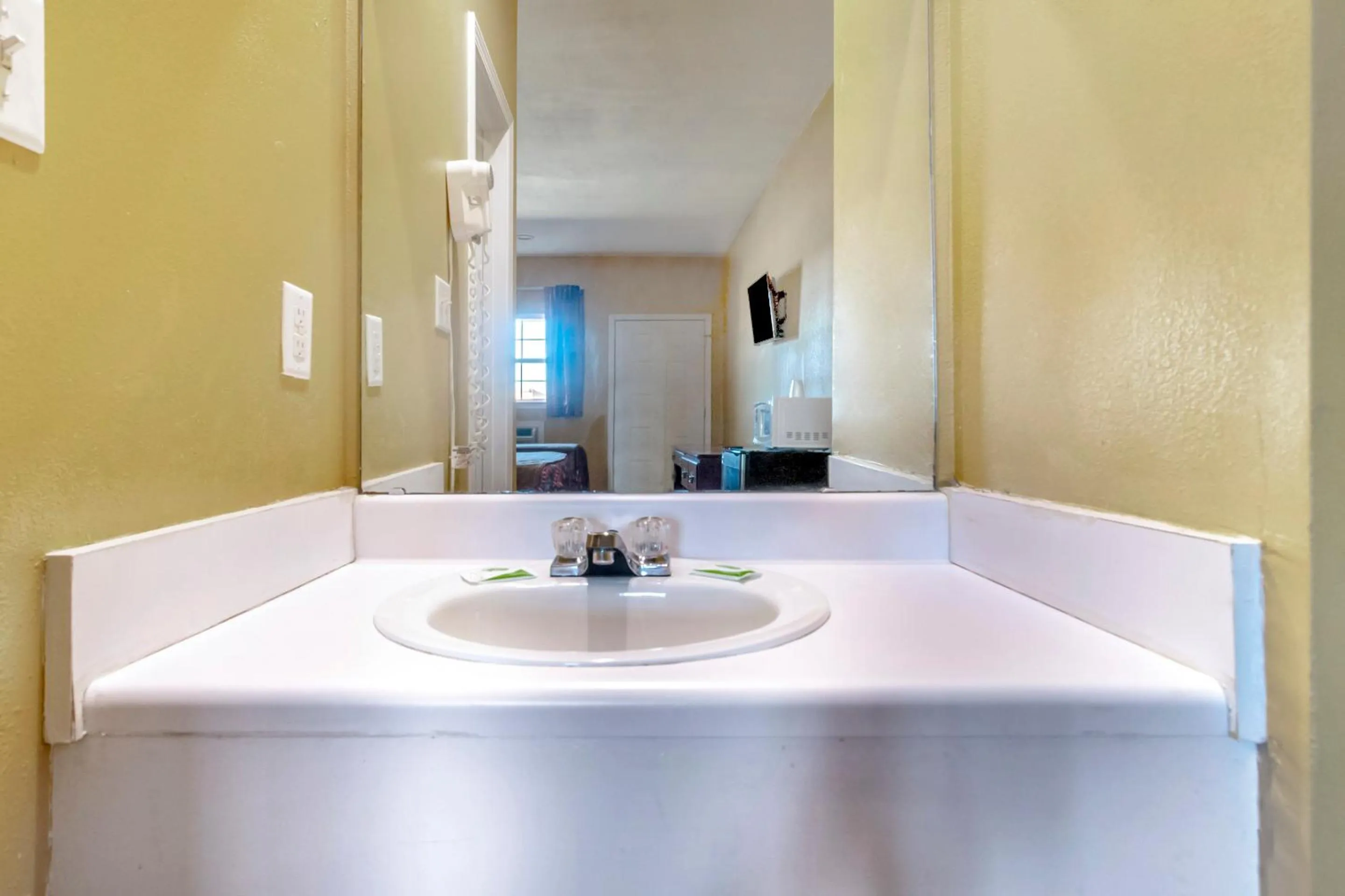 Bathroom in Ruleville Inn By OYO