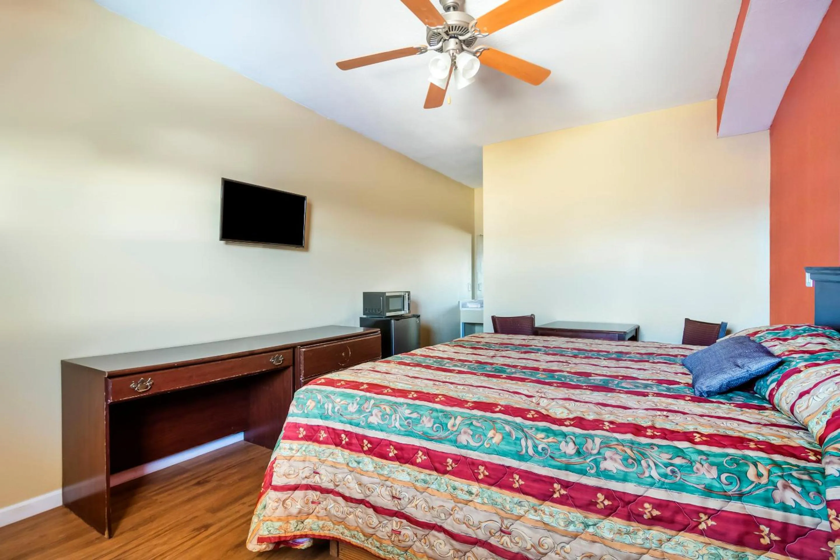 Bedroom, Bed in Ruleville Inn By OYO