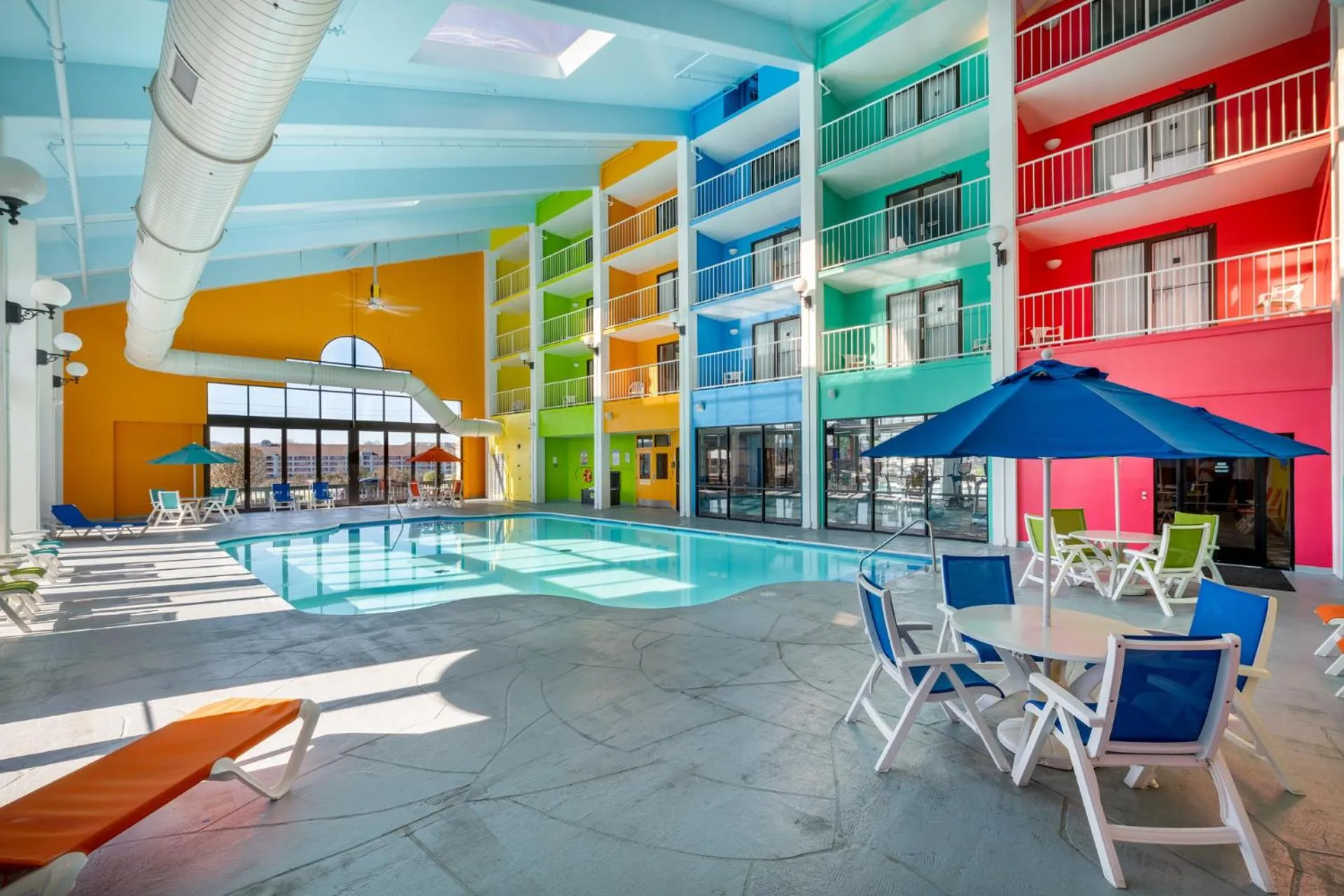 Swimming pool in Lodge of the Ozarks