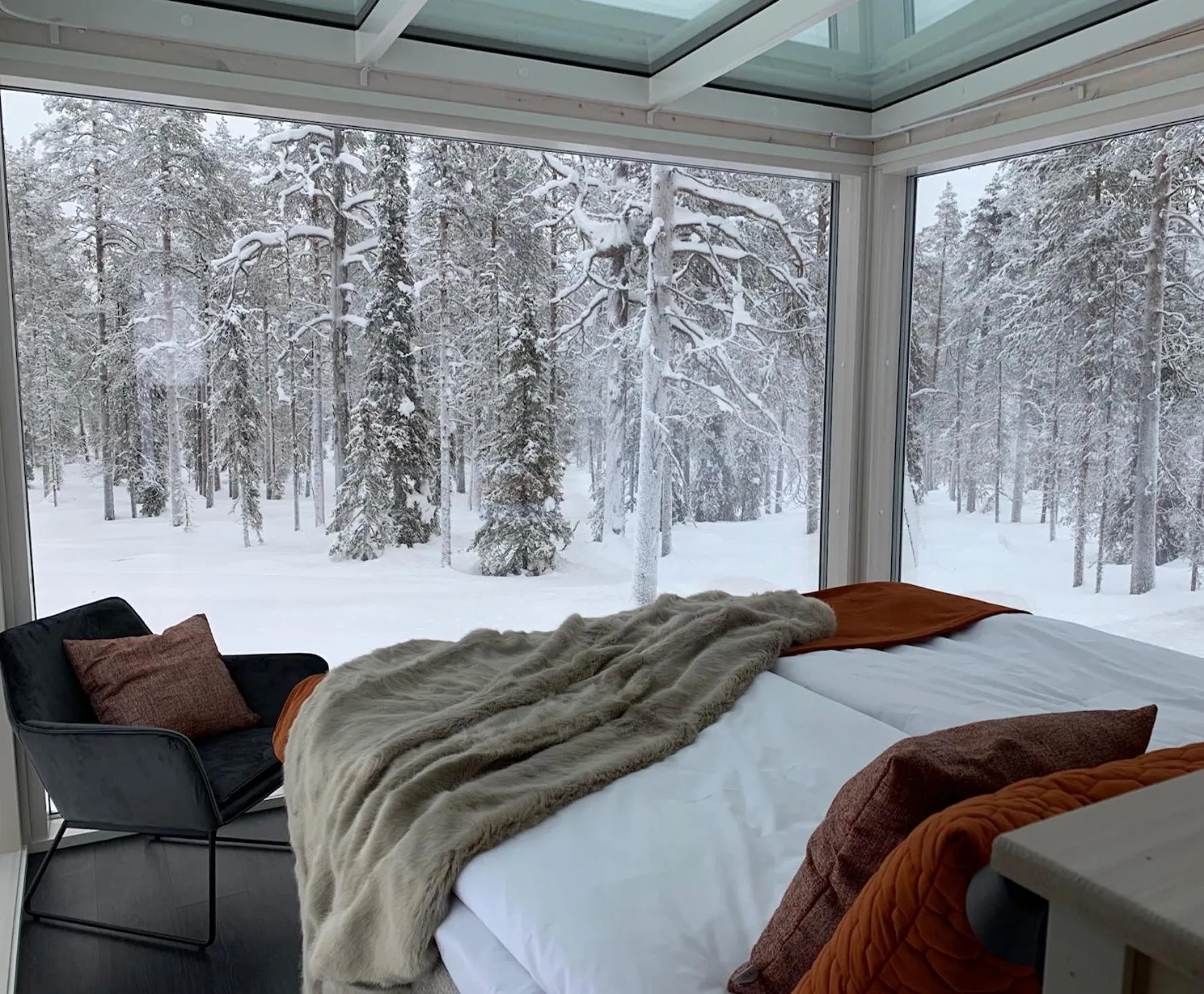Bed in Arctic Skylight Lodge