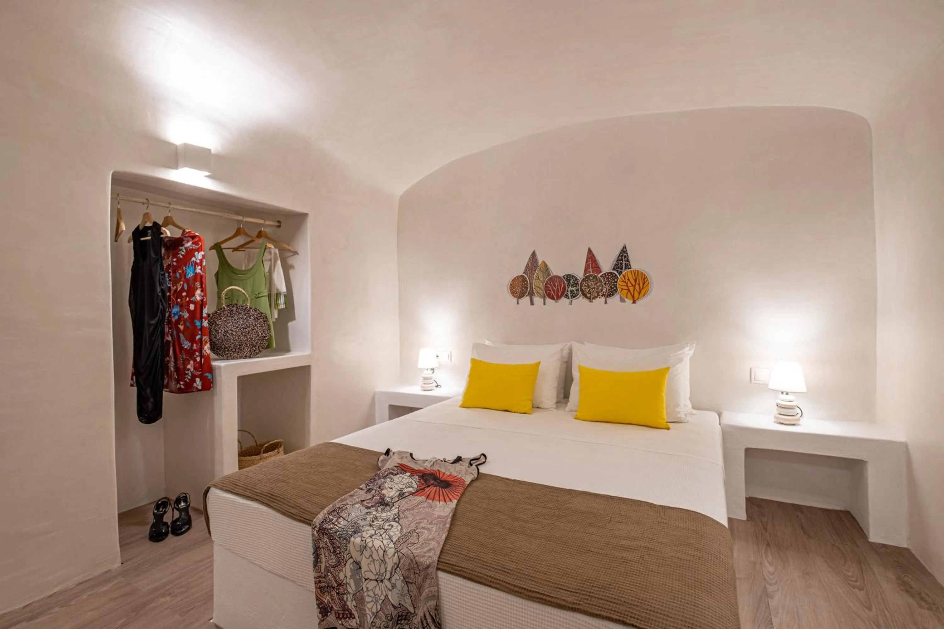 Bed in White Orchid Cave House & Studio