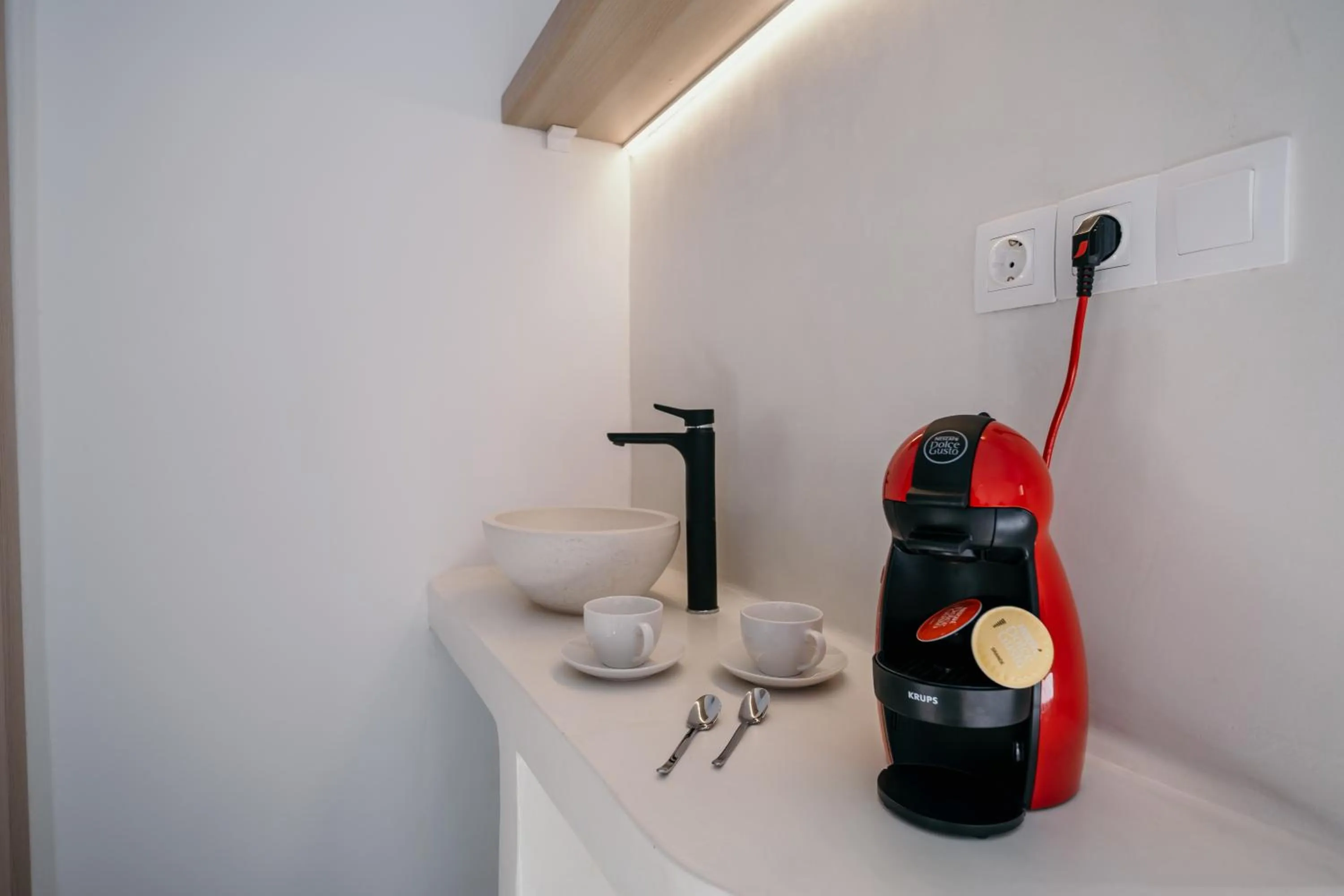 White Orchid Cave House & Studio