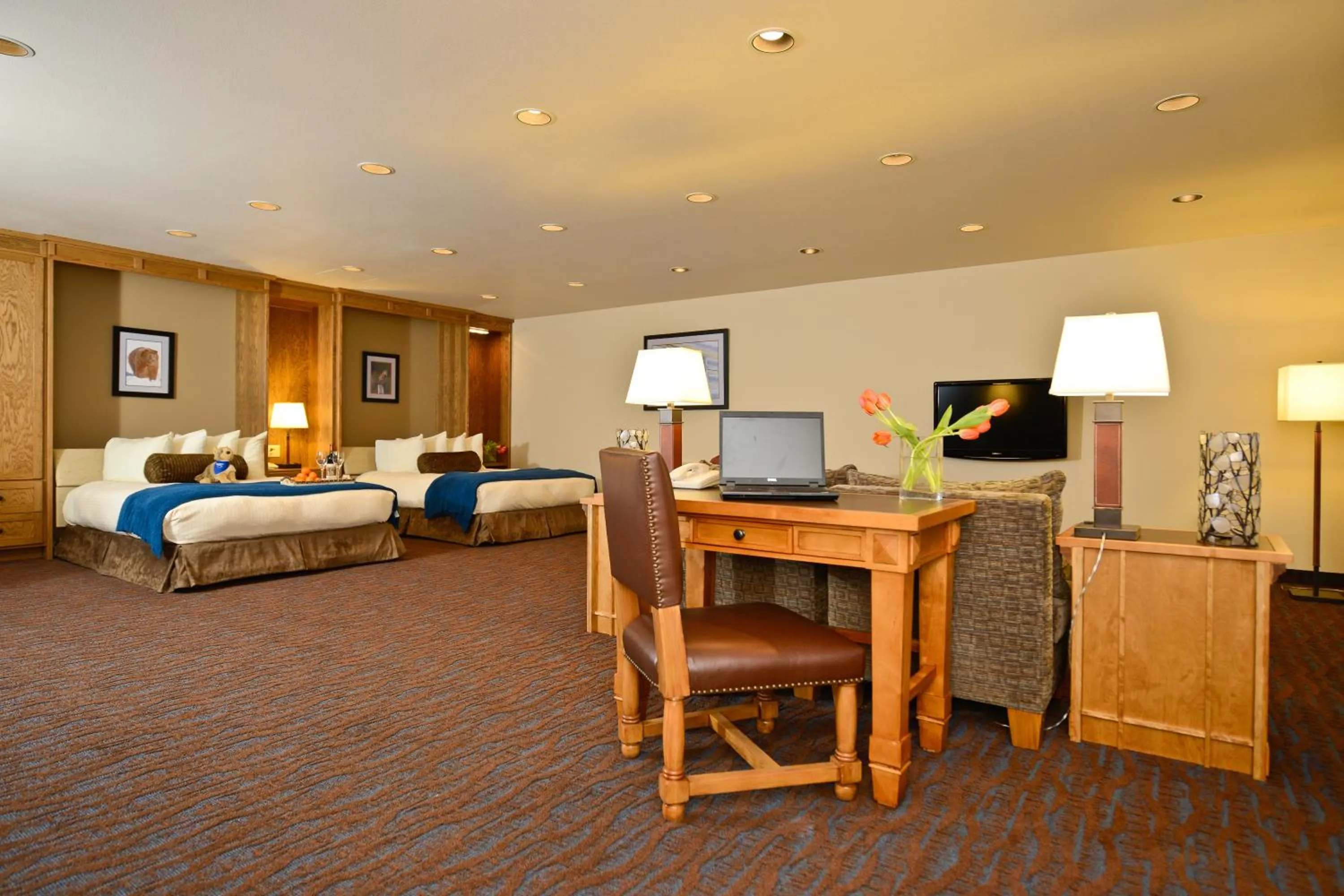 Photo of the whole room, Bed in The Lexington at Jackson Hole