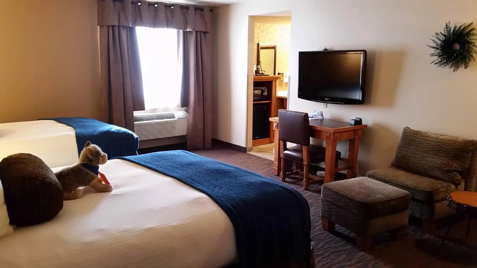 Photo of the whole room, Bed in The Lexington at Jackson Hole