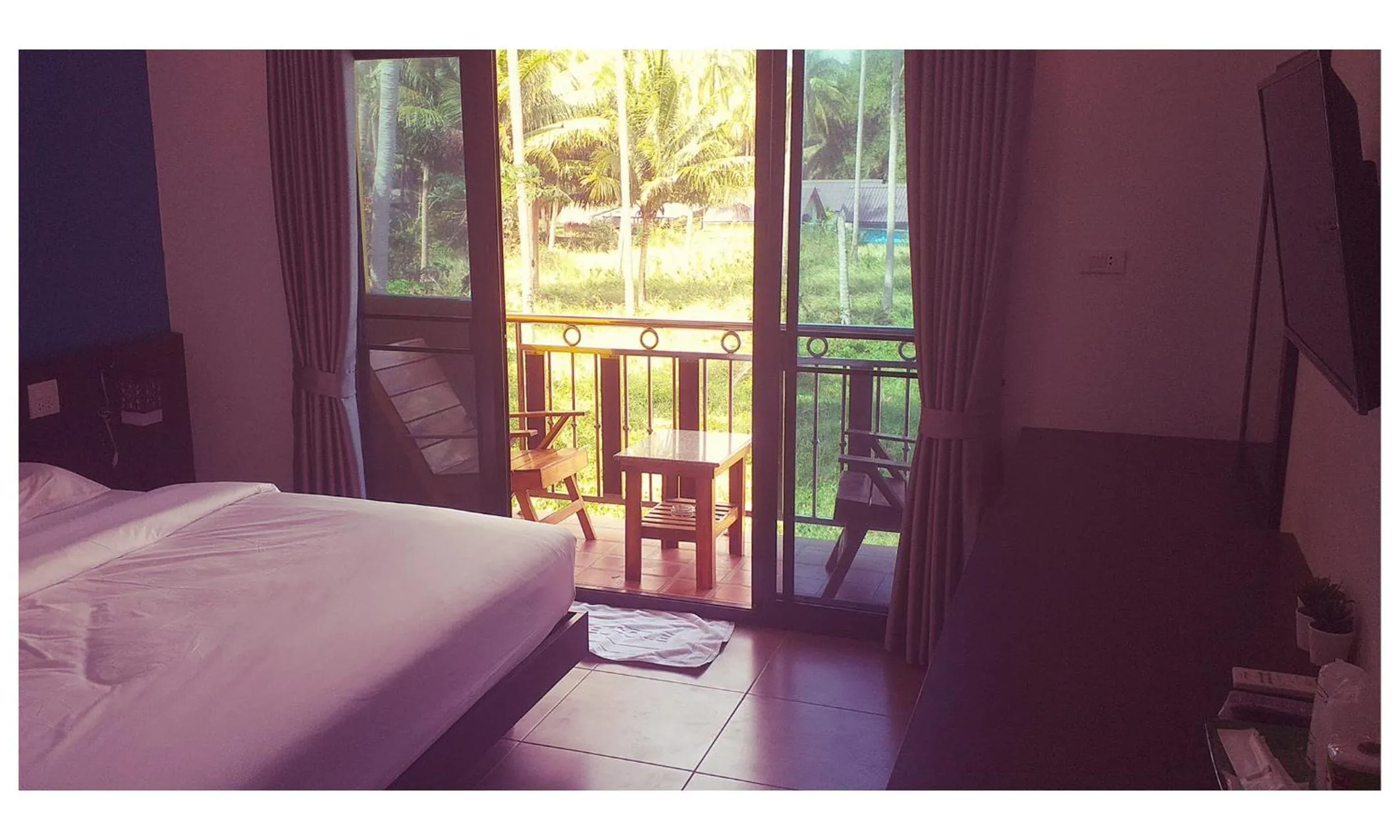 Balcony/Terrace, Bed in TAWAN RESORT