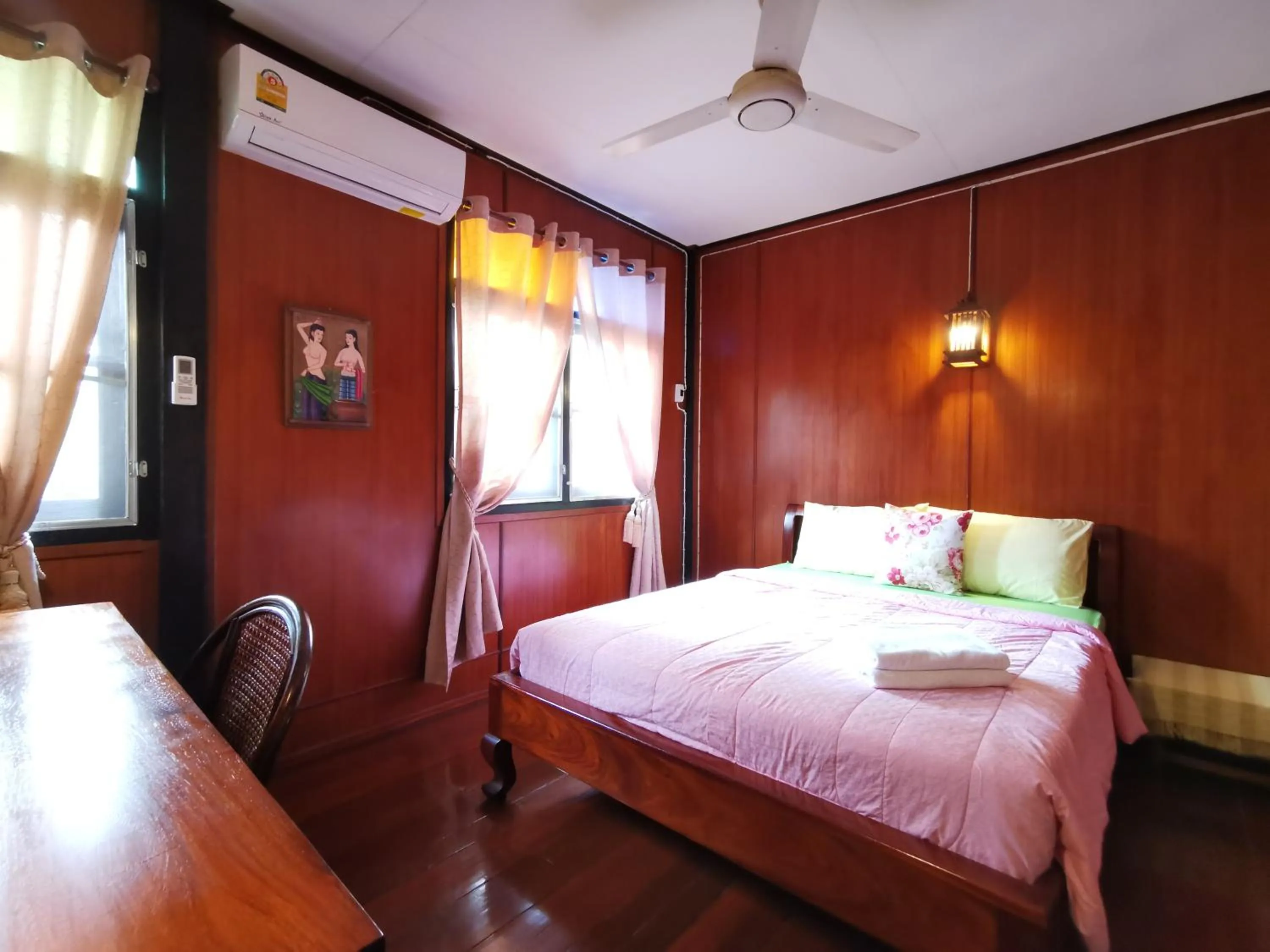 Photo of the whole room, Bed in TAVEE Guesthouse