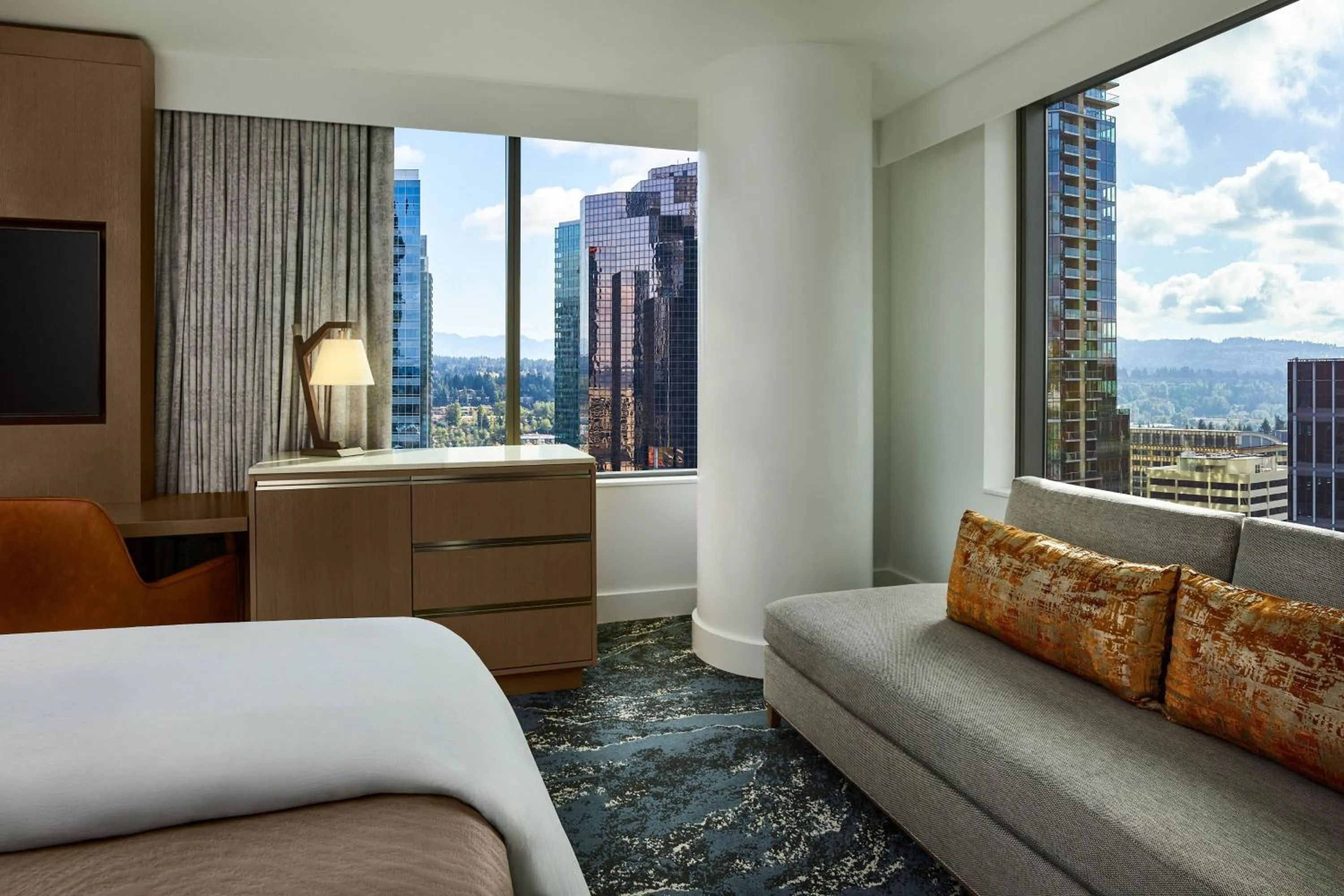 Photo of the whole room, Bed in The Westin Bellevue