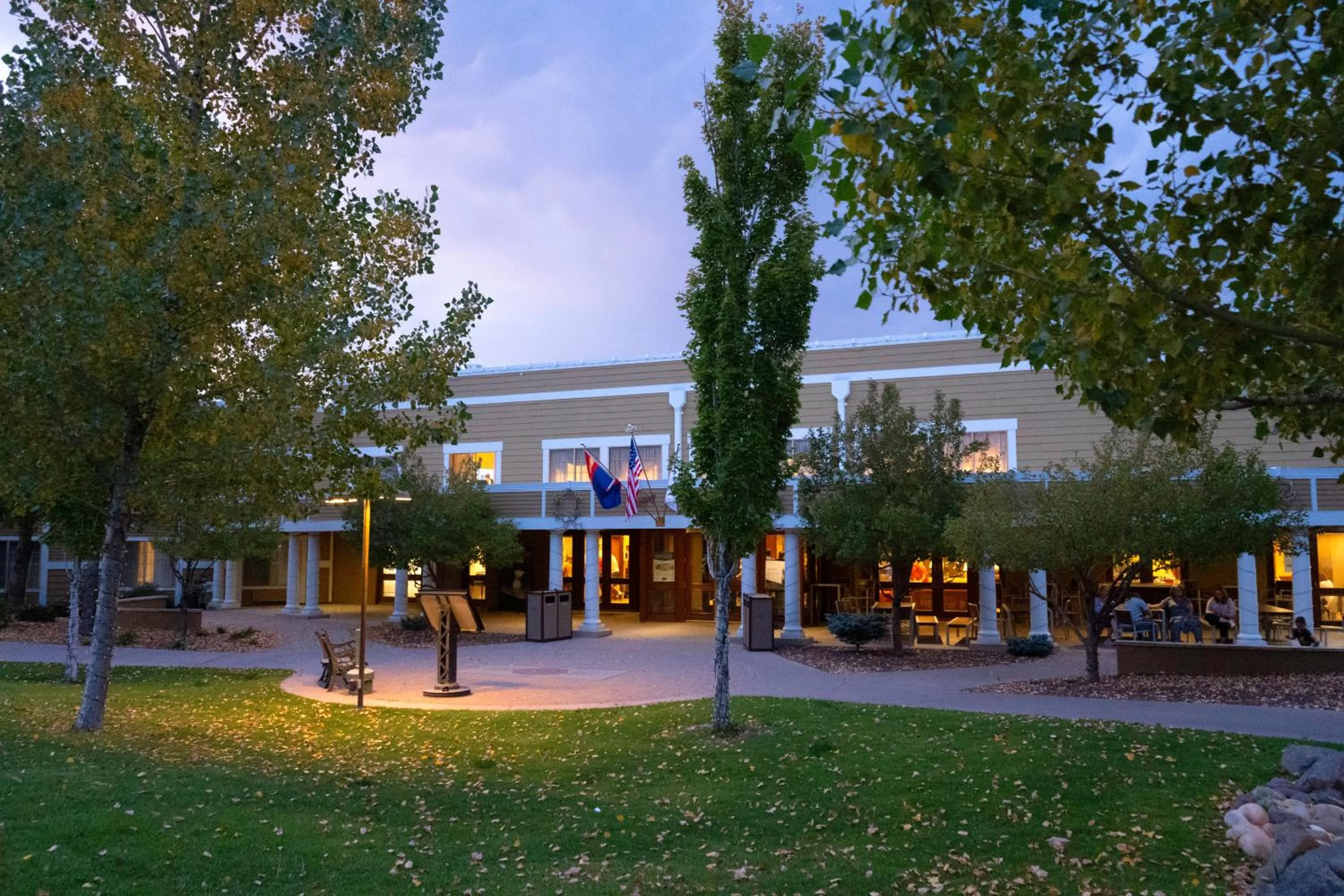 Facade/entrance in Grand Canyon Railway Hotel
