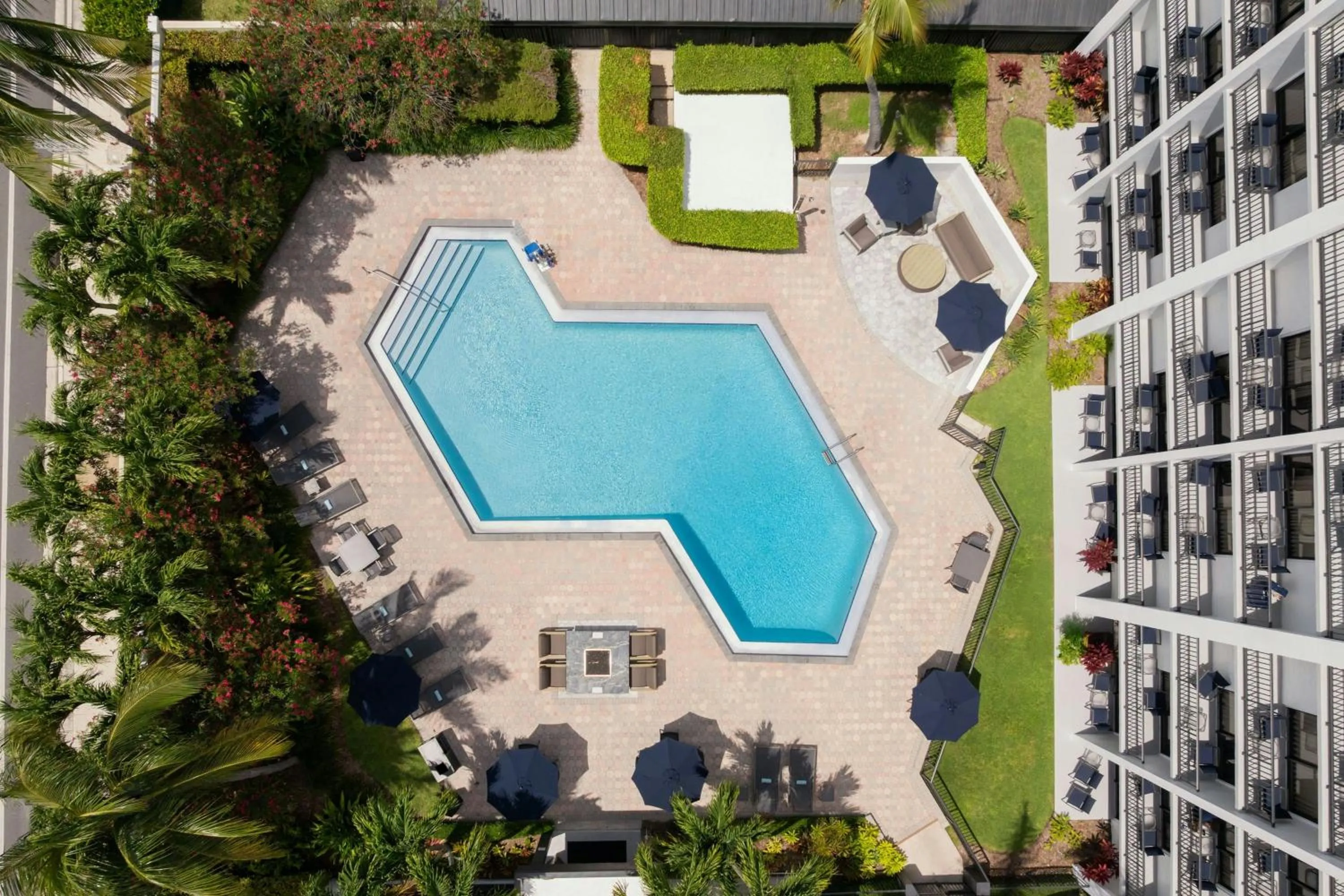 Swimming pool in Courtyard Fort Lauderdale East Lauderdale-by-the-Sea