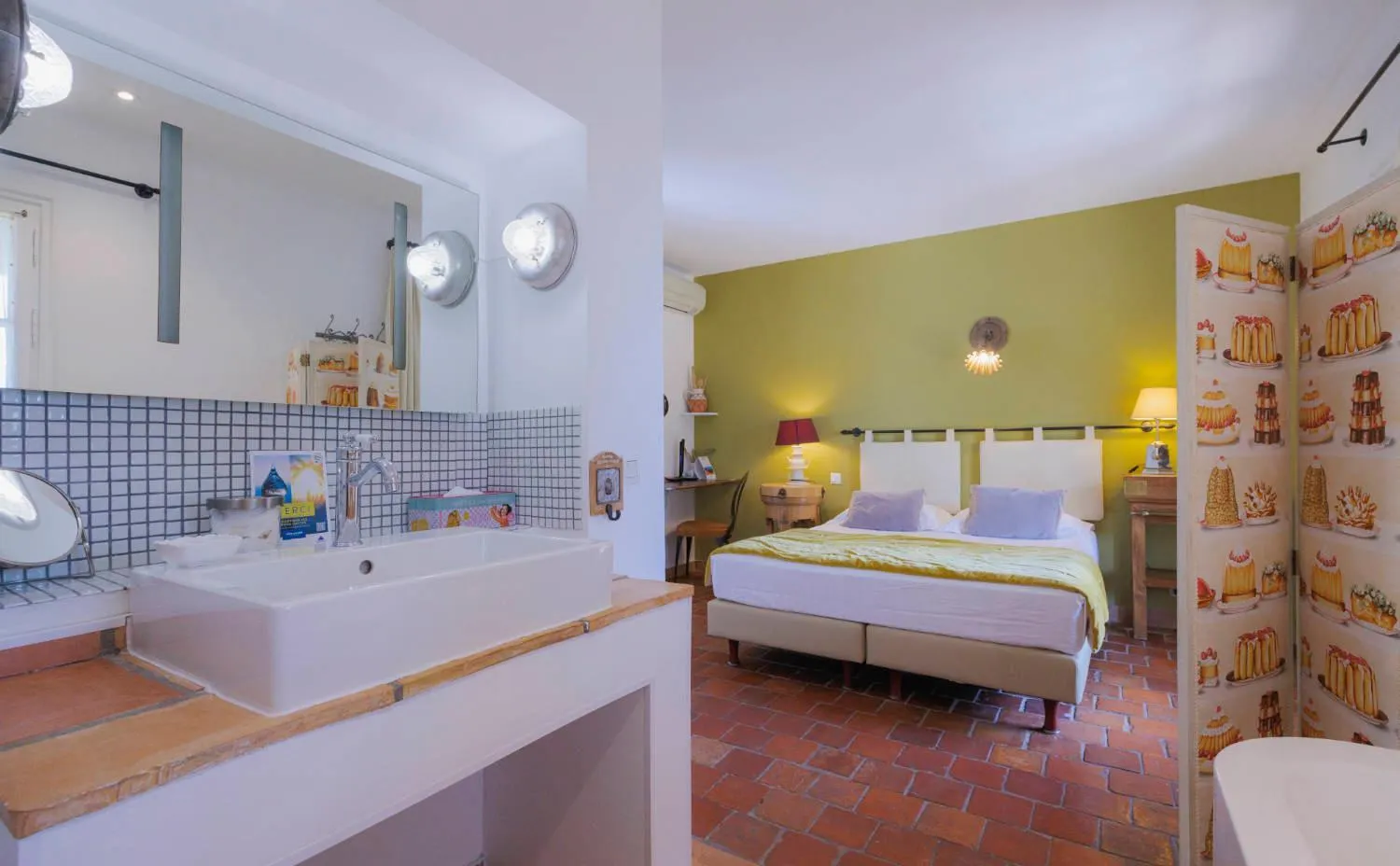 Bed in Hôtel du Clos