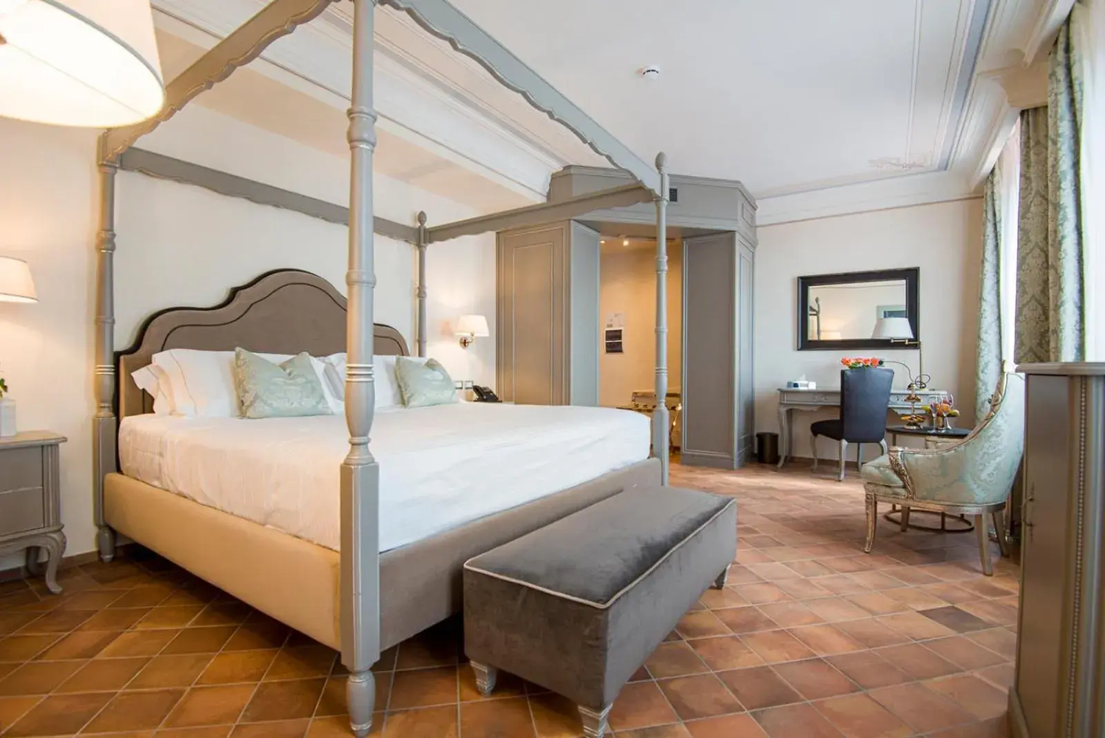 King Suite with Spa Bath in Castello Bonaria Wine & Spa Resort King Suite with Spa Bath in Castello Bonaria Wine & Spa Resort