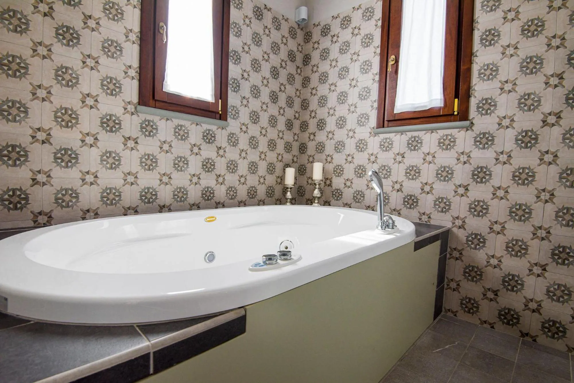 Hot Tub in Castello Bonaria Wine & Spa Resort