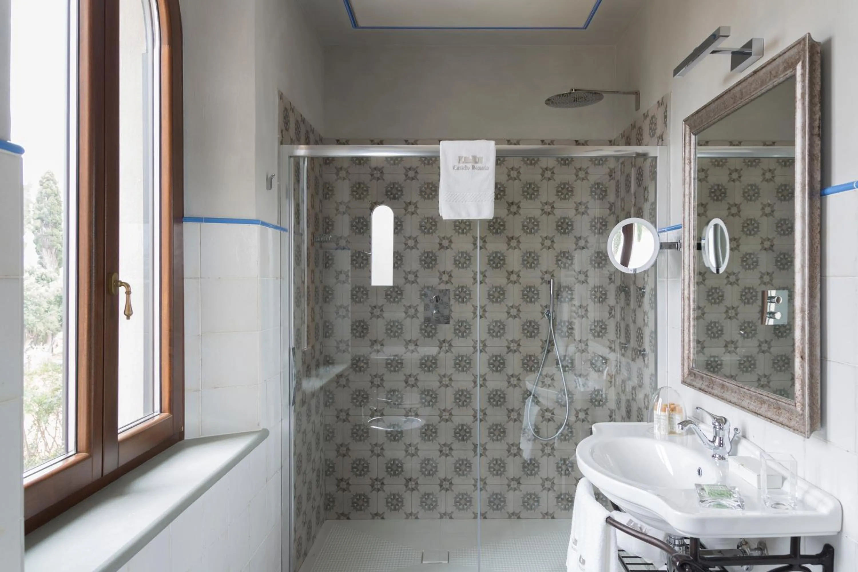 Bathroom in Castello Bonaria Wine & Spa Resort