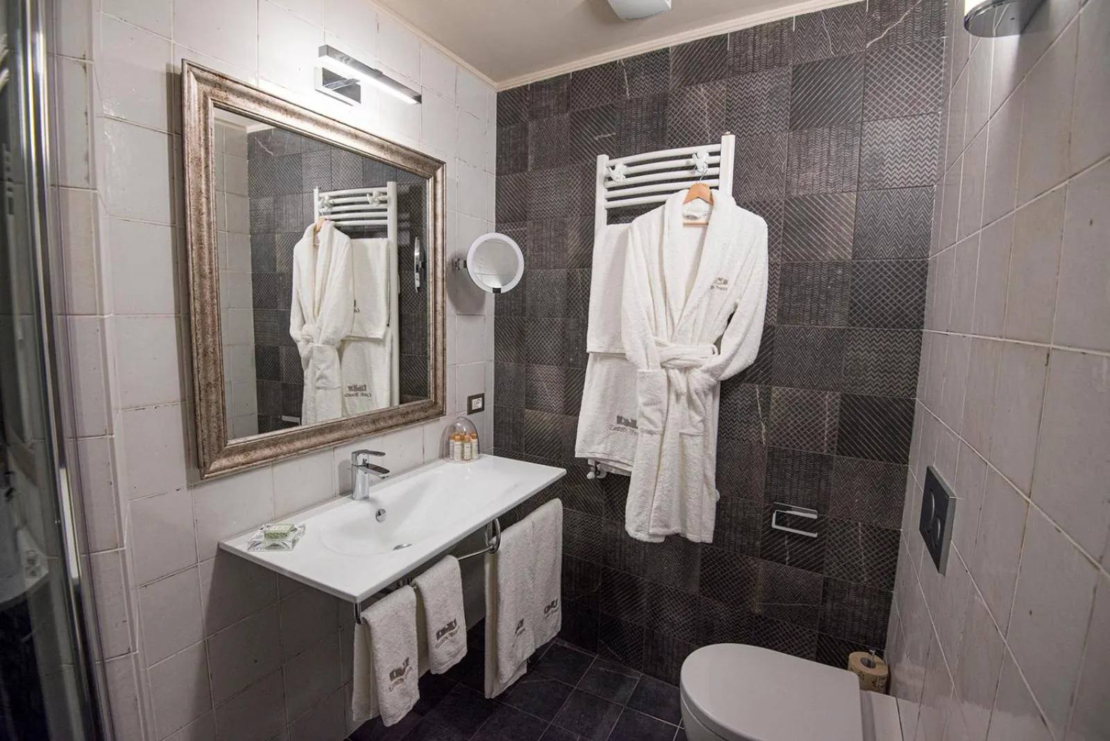 Bathroom in Castello Bonaria Wine & Spa Resort