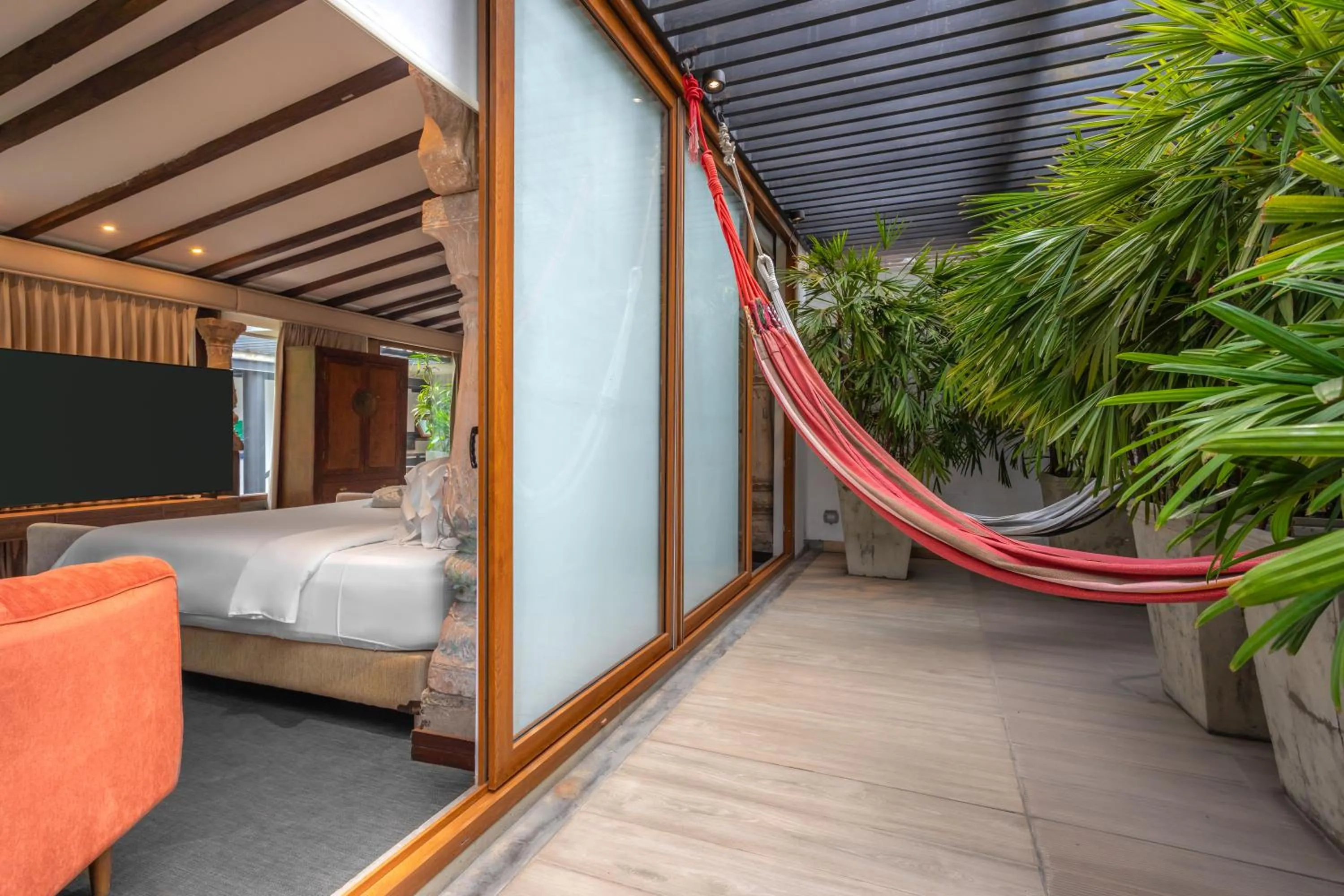 Patio, Bed in Alko Hotel Casa Nispero