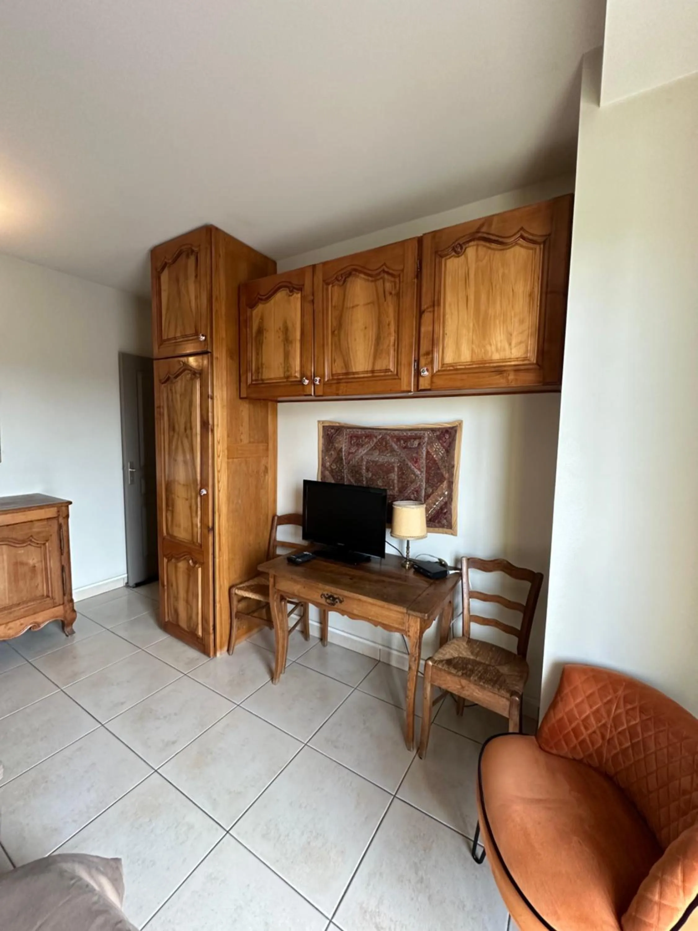 TV and multimedia in La Maison Du Coteau