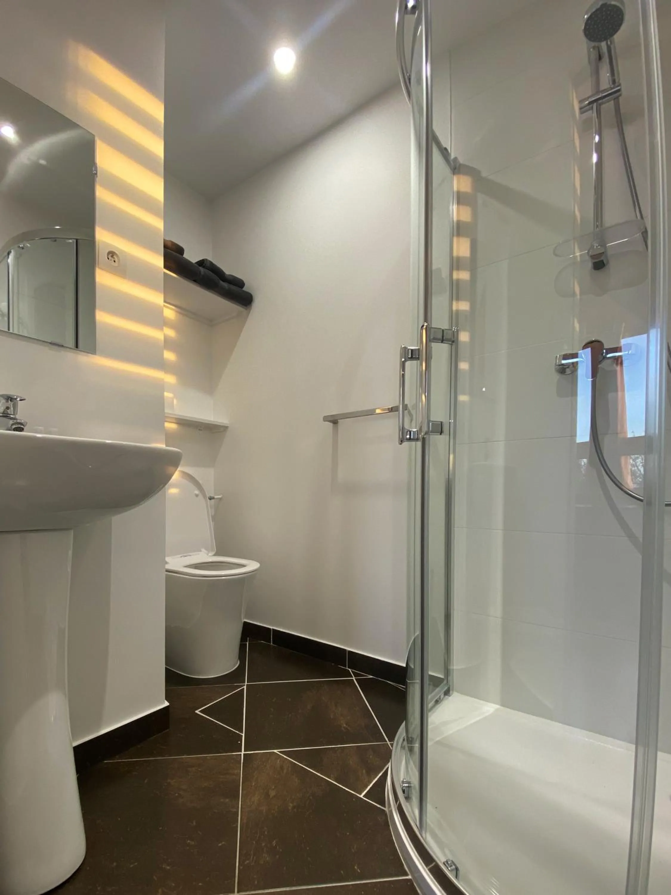 Shower in La Maison Du Coteau