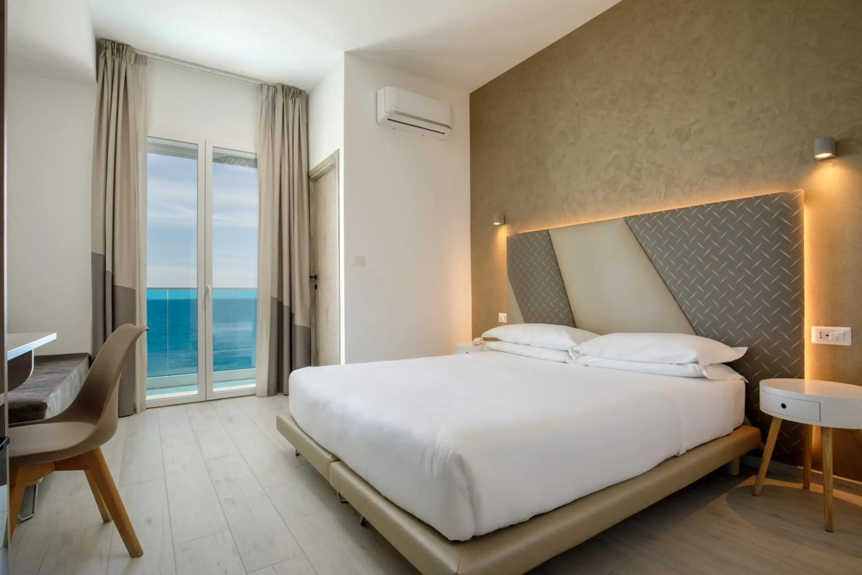 Double Room with Balcony and Sea View in Hotel Tirreno Double Room with Balcony and Sea View in Hotel Tirreno