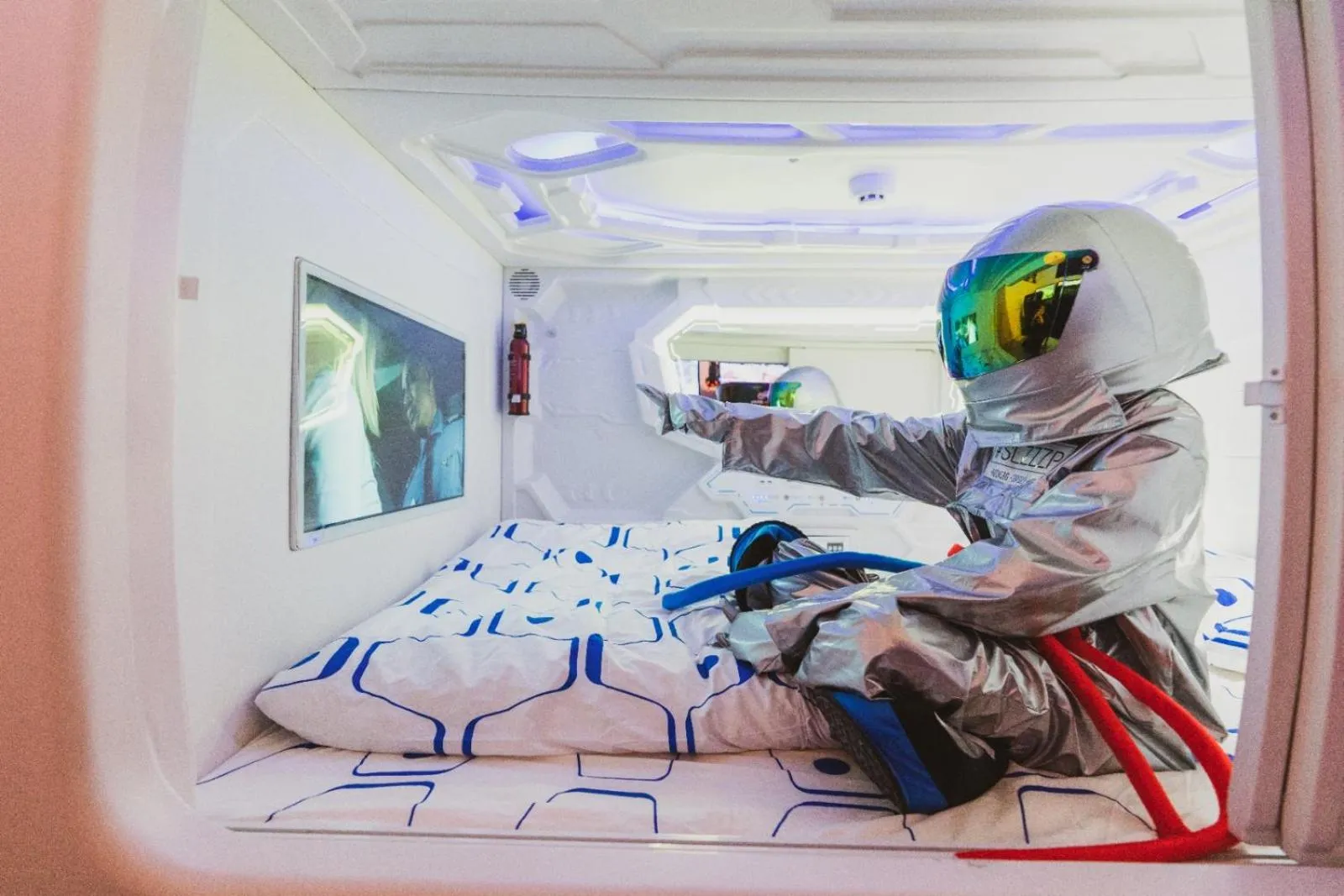 Hashtag.Capsule.Hostel