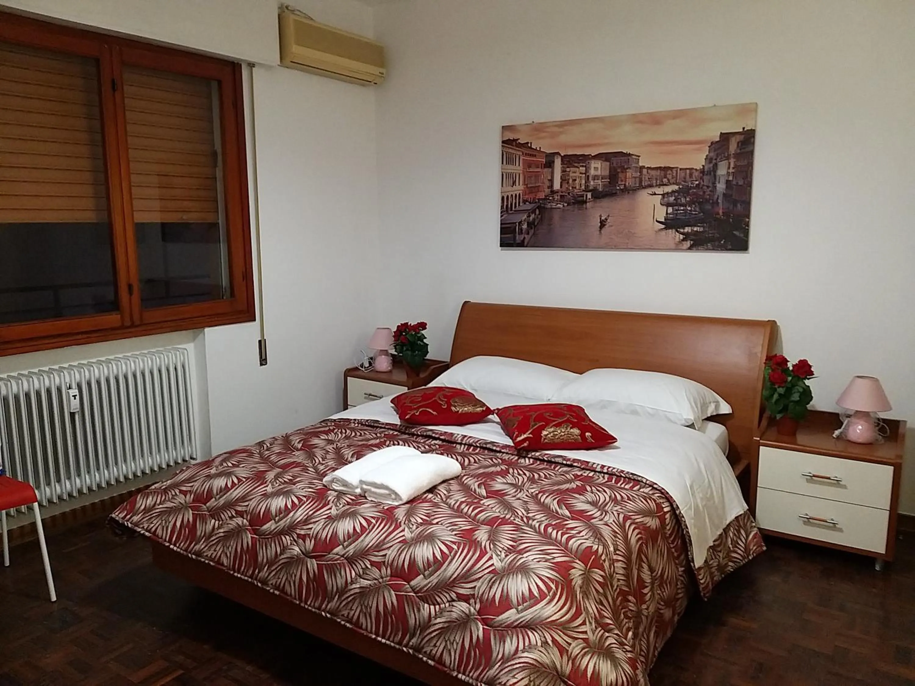 Night, Bed in Venice Star House