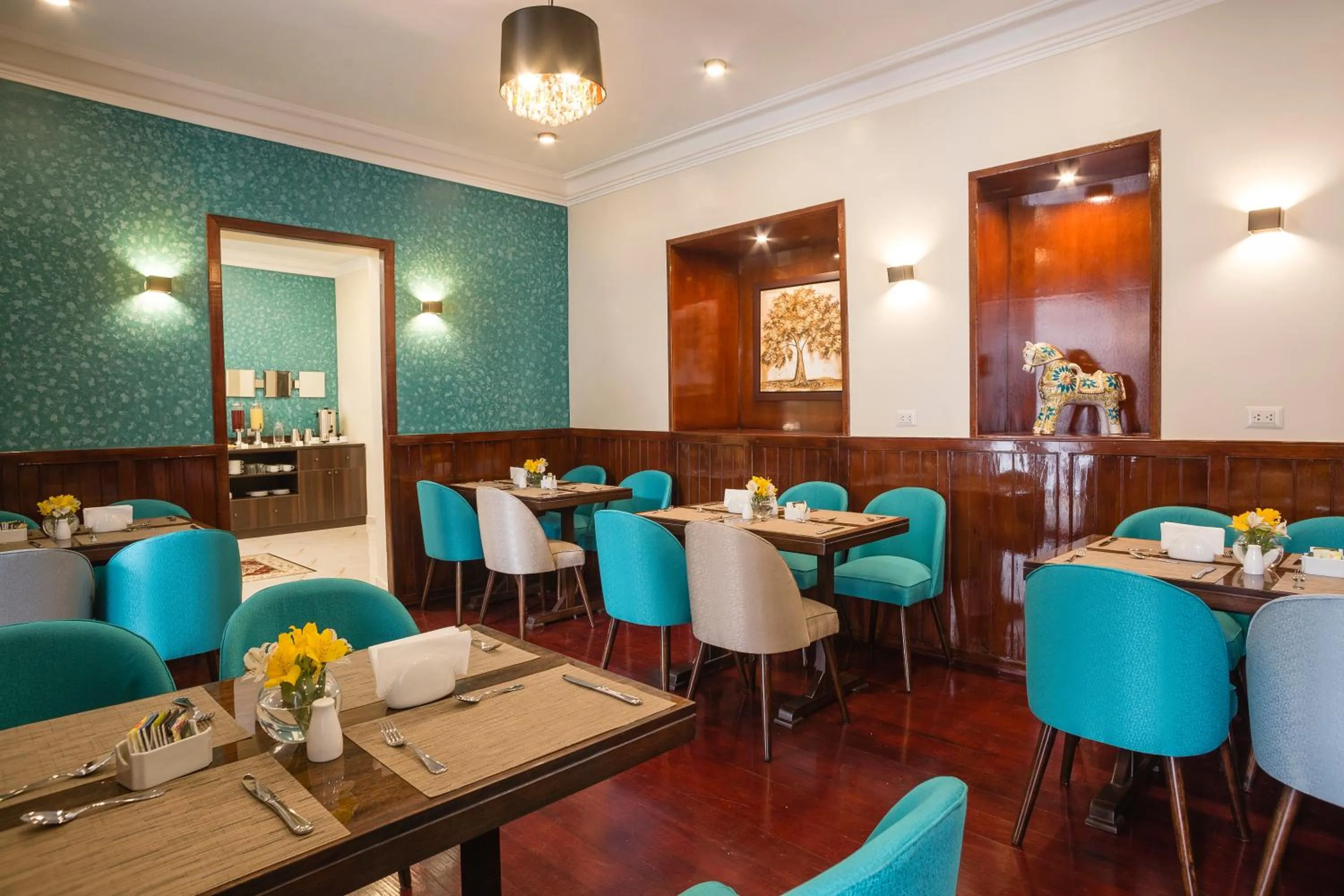 Restaurant/places to eat in SACHA Centric