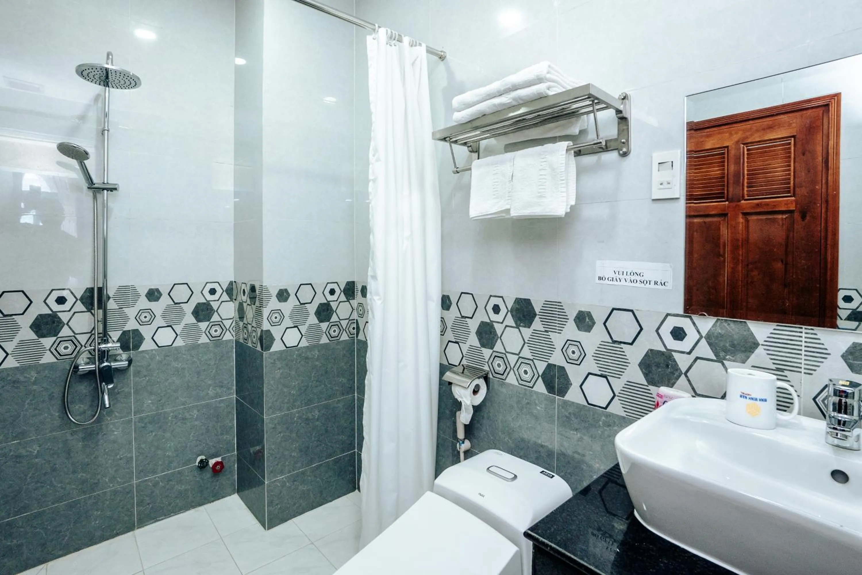 Bathroom in Minh Minh Nam Hotel