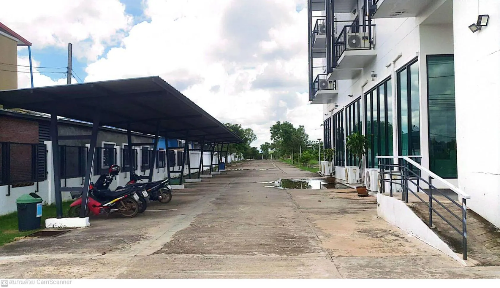 Parking in T-NEE Hotel@Udon