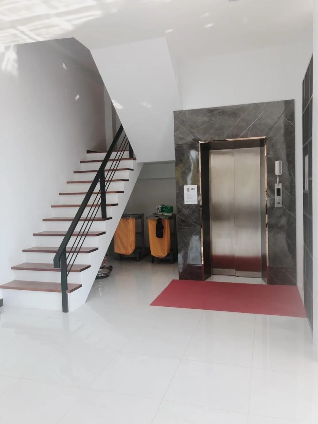 elevator in T-NEE Hotel@Udon