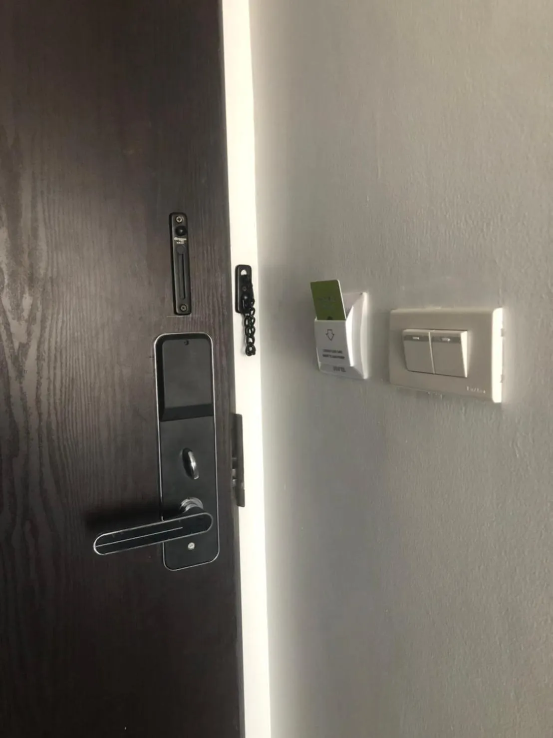 microwave in T-NEE Hotel@Udon