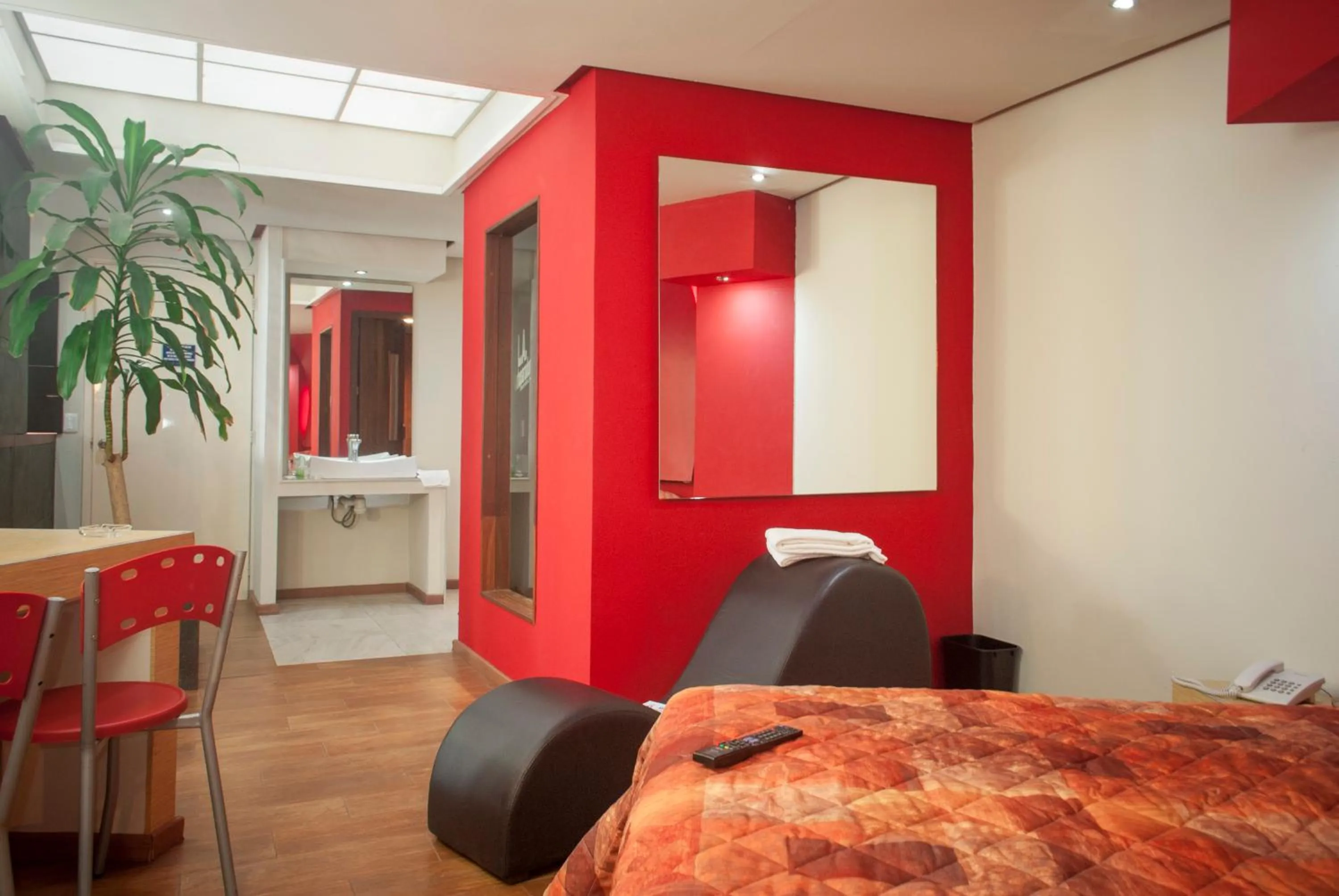 Bed in Motel LA Autoparador