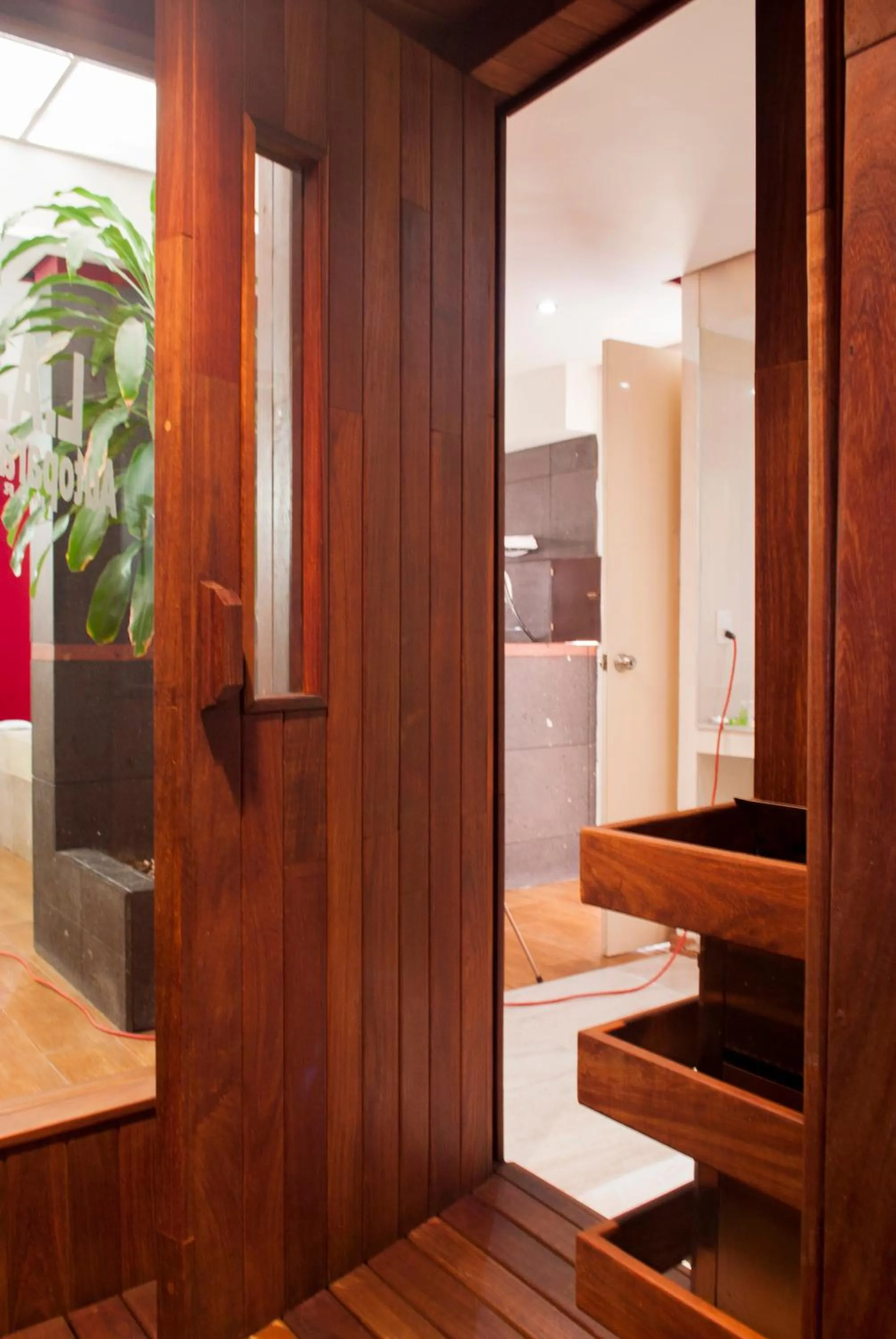 Day, Bathroom in Motel LA Autoparador