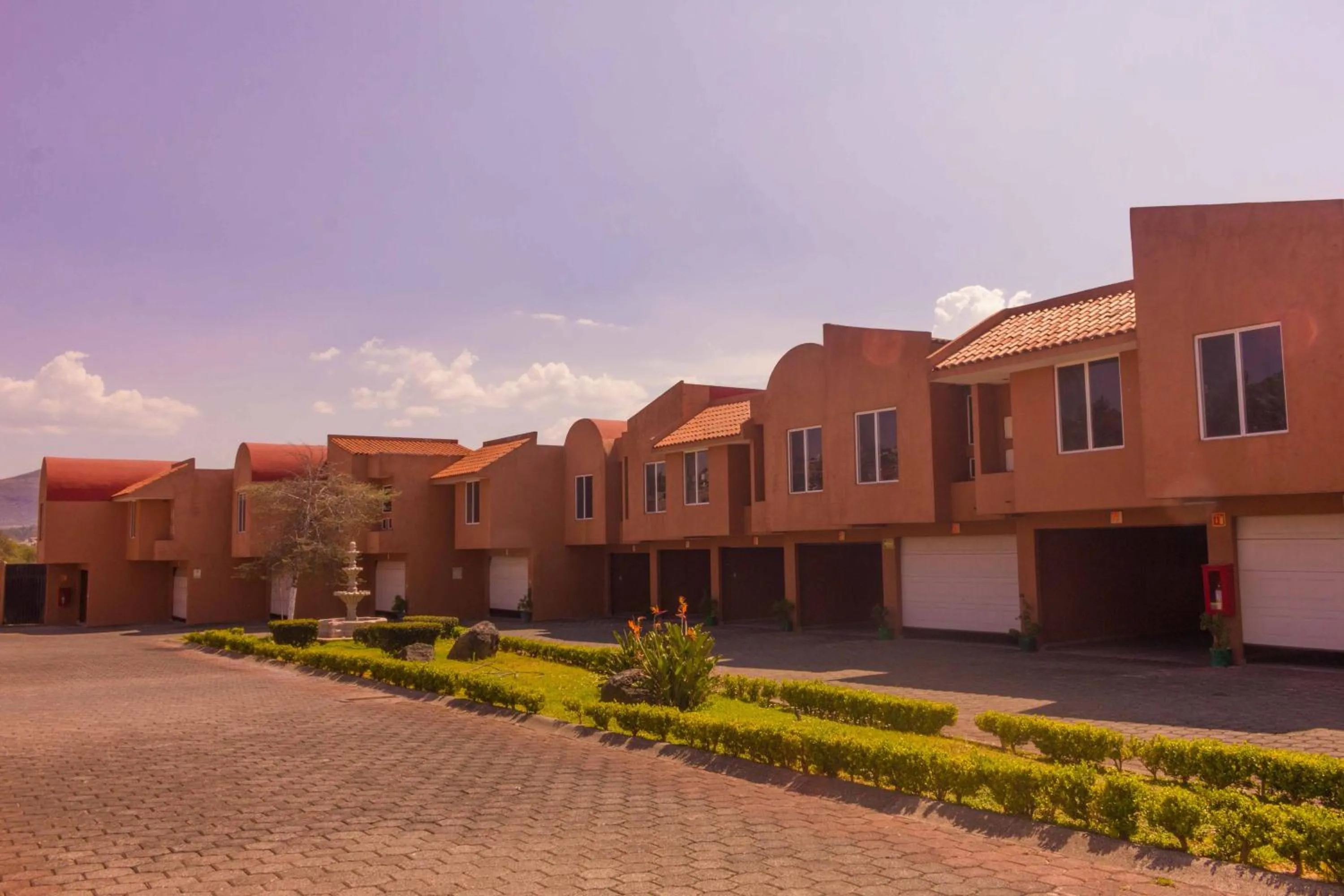 Property Building in Motel LA Autoparador