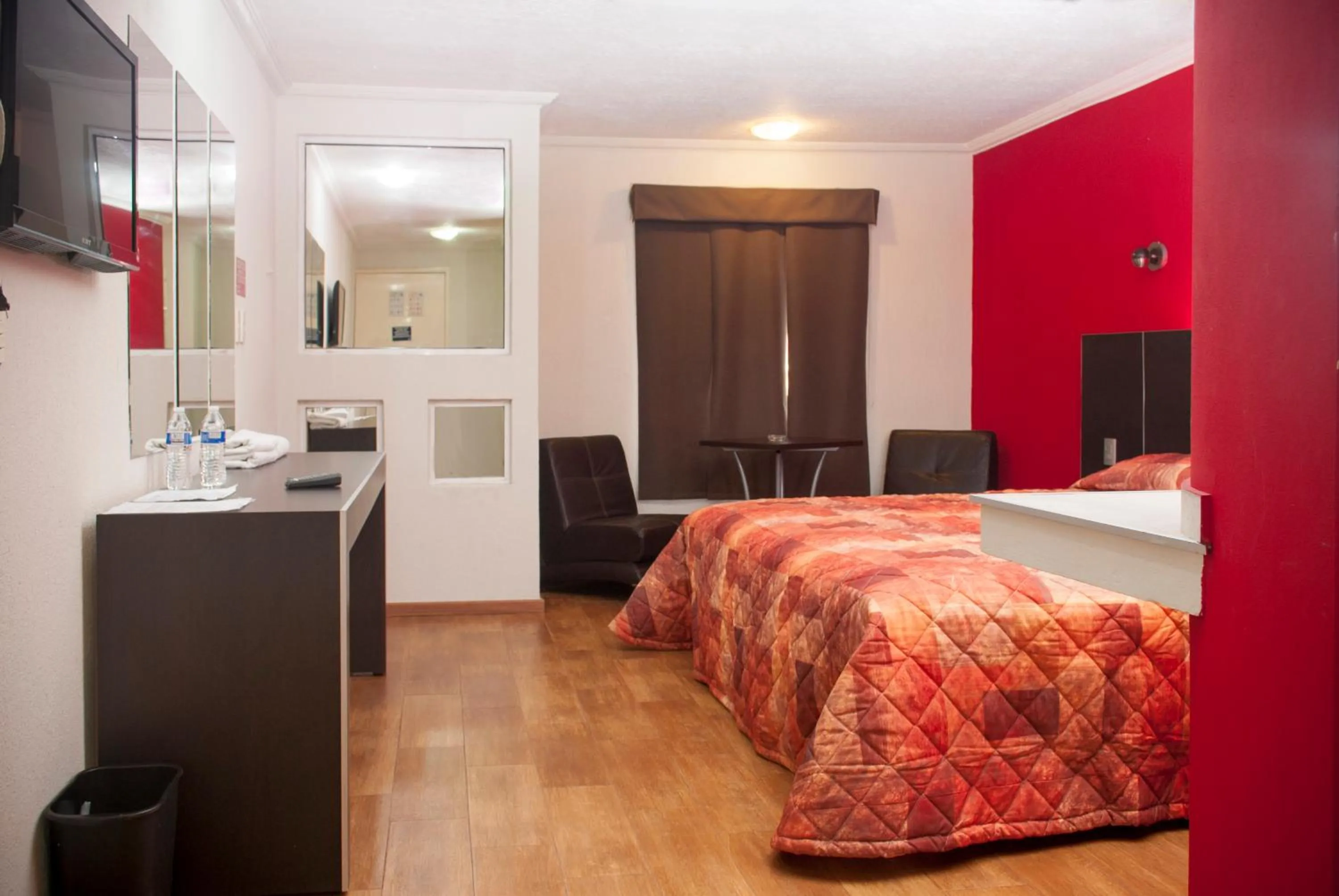 Bed in Motel LA Autoparador