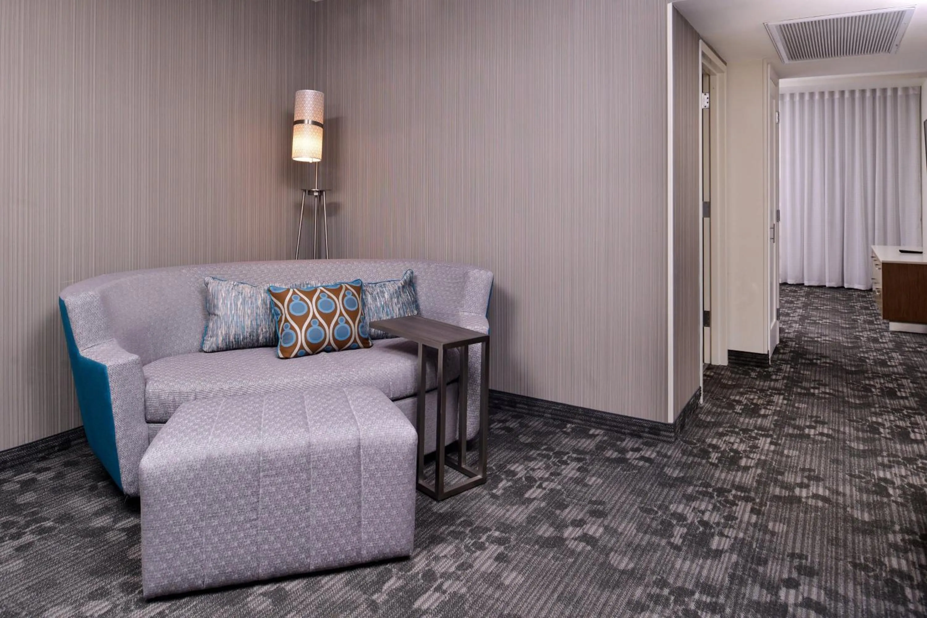 Bedroom in Courtyard by Marriott Edina Bloomington