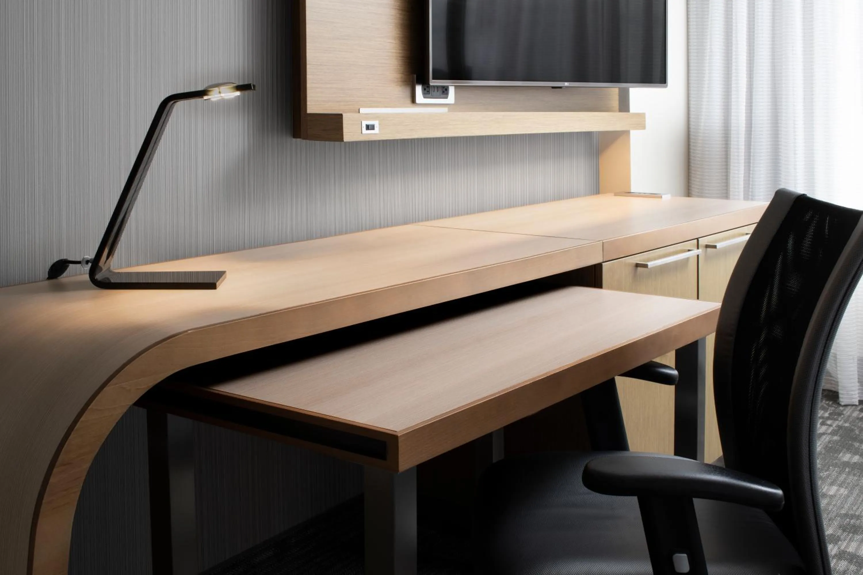 TV and multimedia in Courtyard by Marriott Edina Bloomington