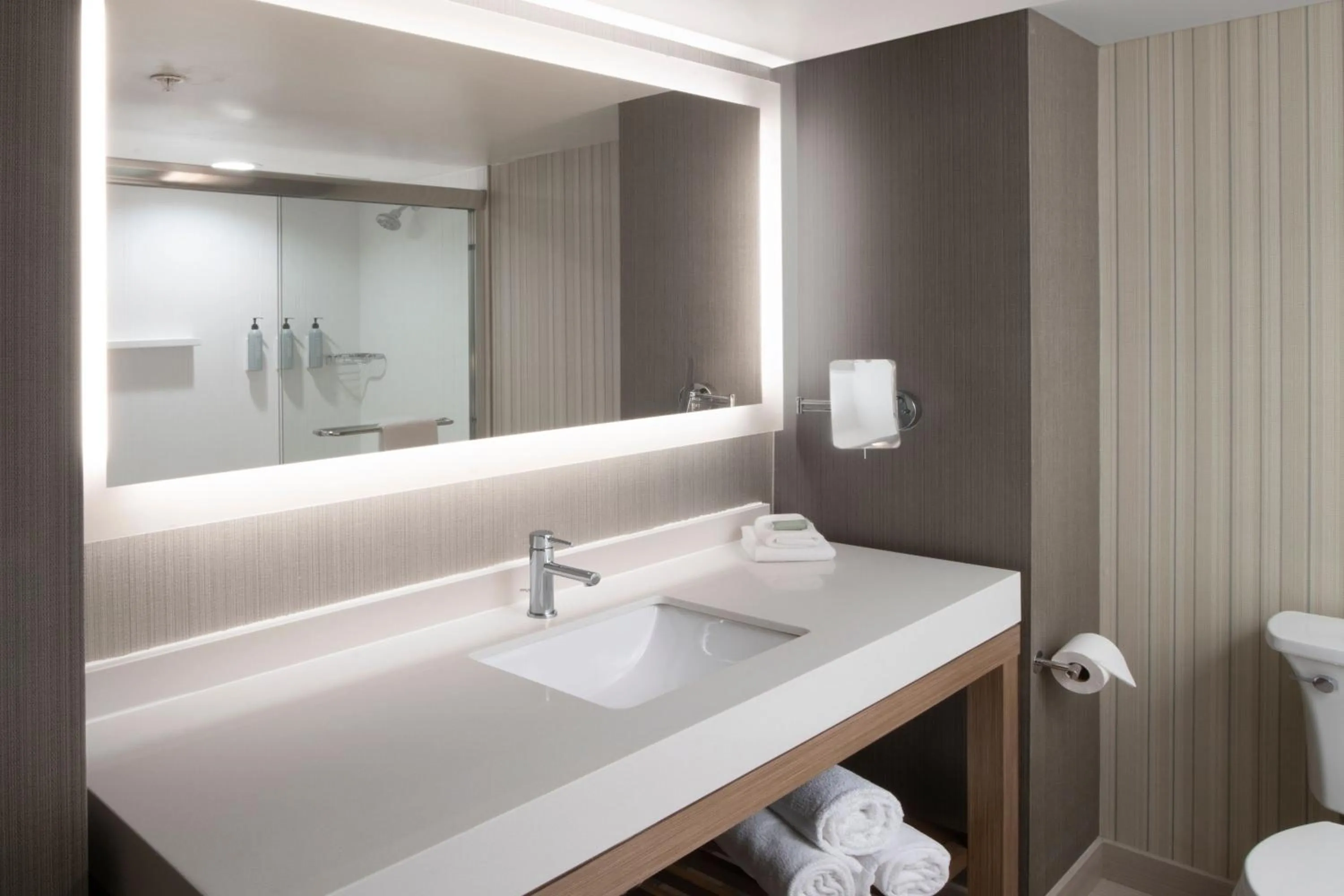 Bathroom in Courtyard by Marriott Edina Bloomington