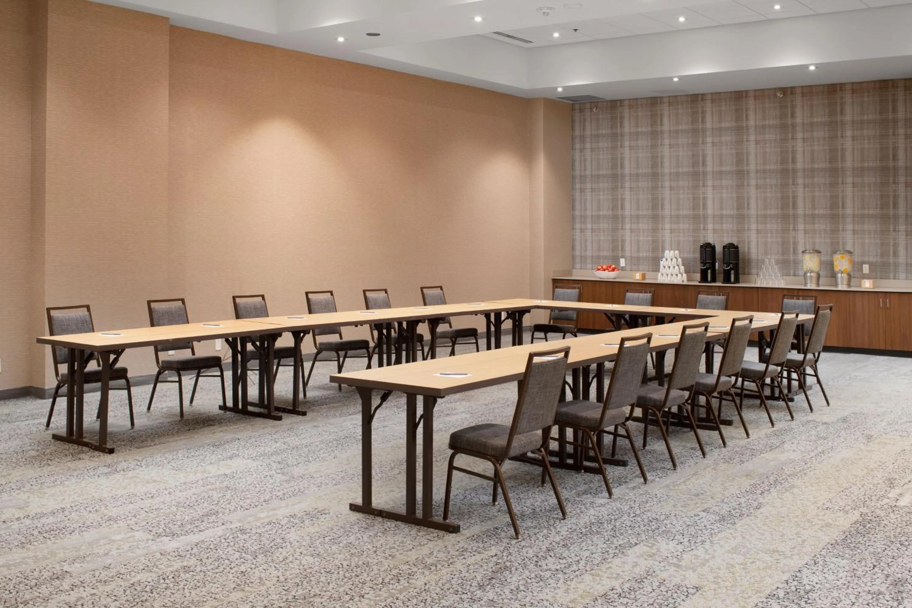 Meeting/conference room in Courtyard by Marriott Edina Bloomington