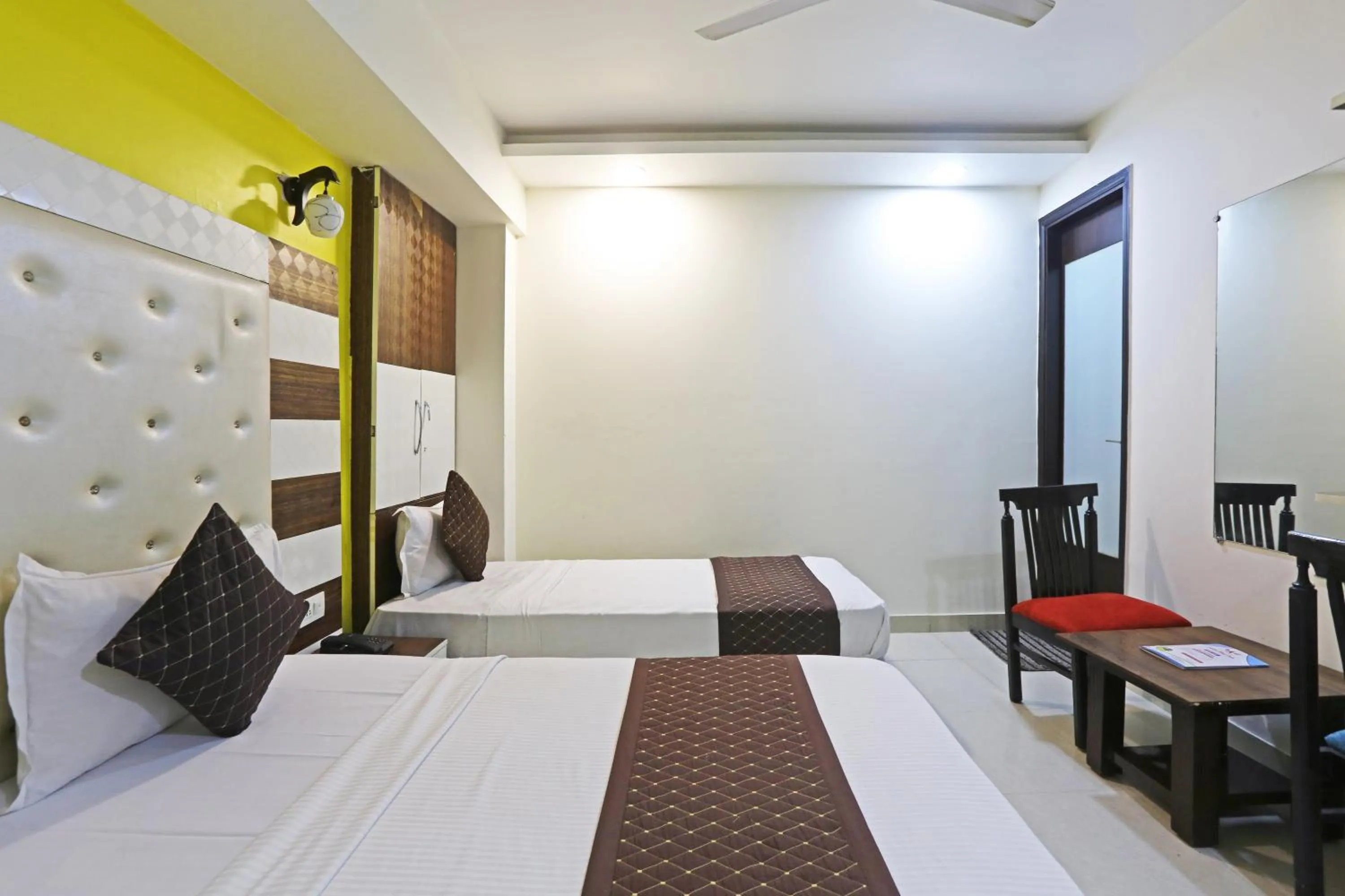 Bed in Hotel Star Inn-Near Delhi Airport