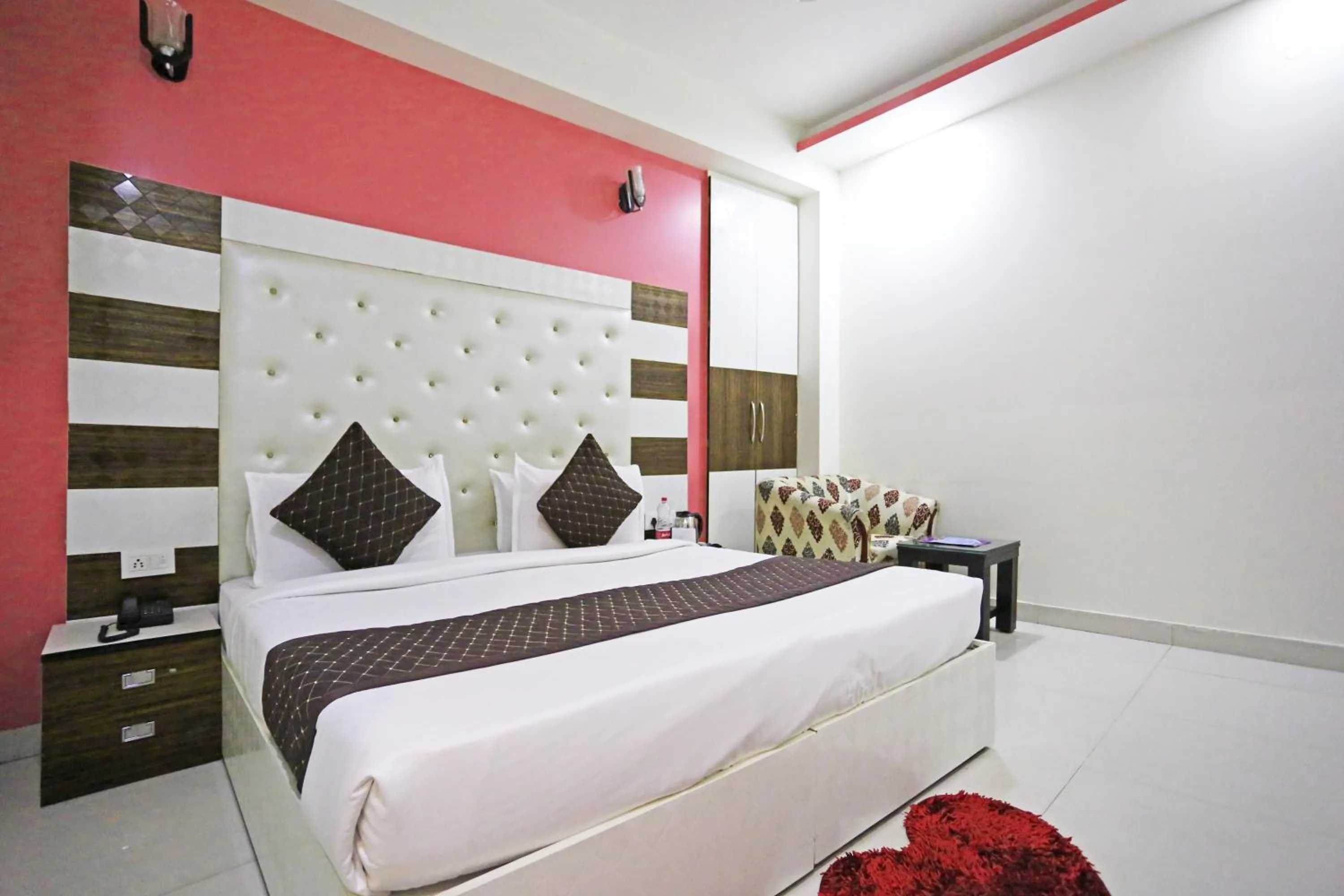 Bed in Hotel Star Inn-Near Delhi Airport