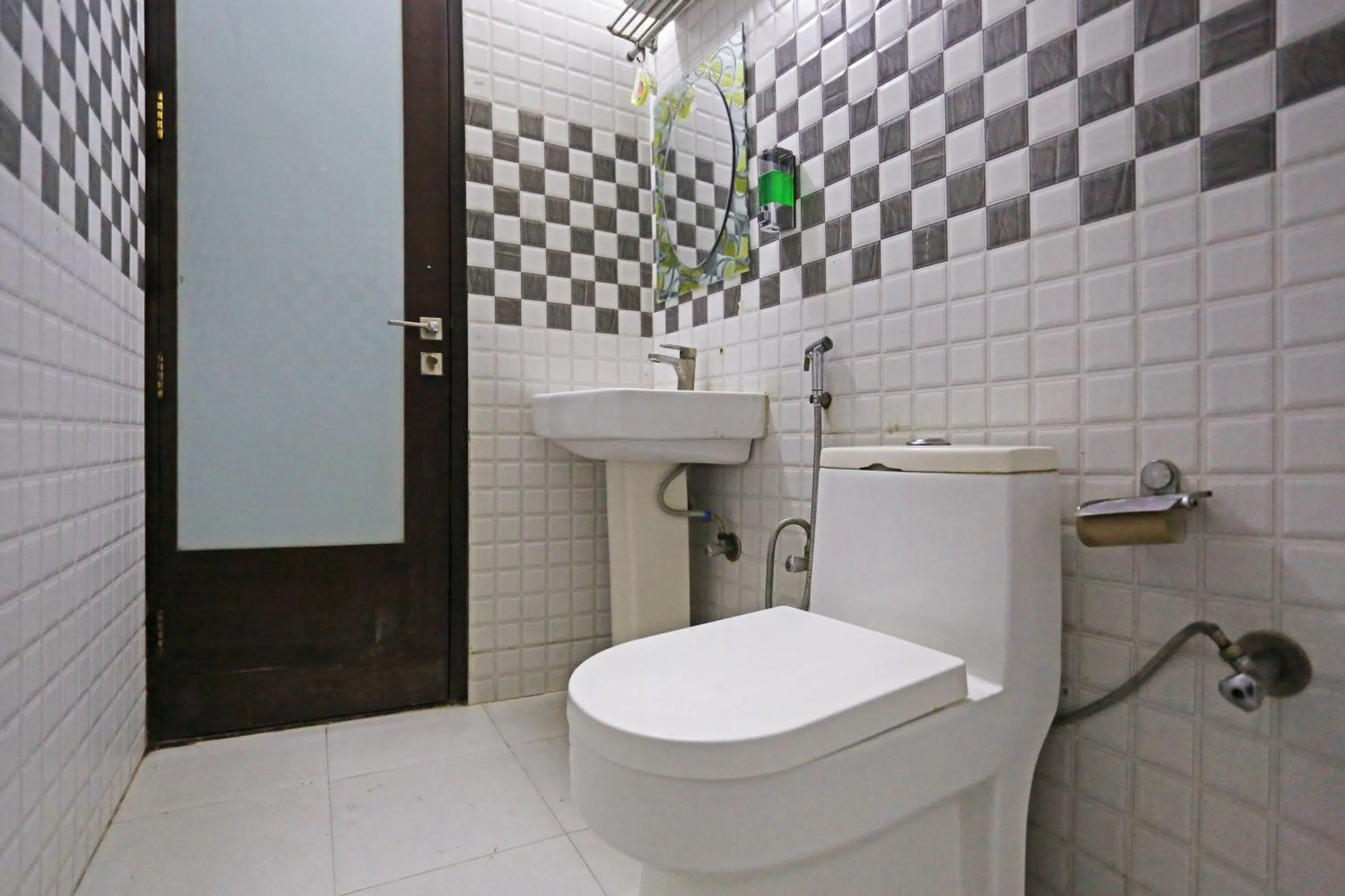 Shower in Hotel Star Inn-Near Delhi Airport