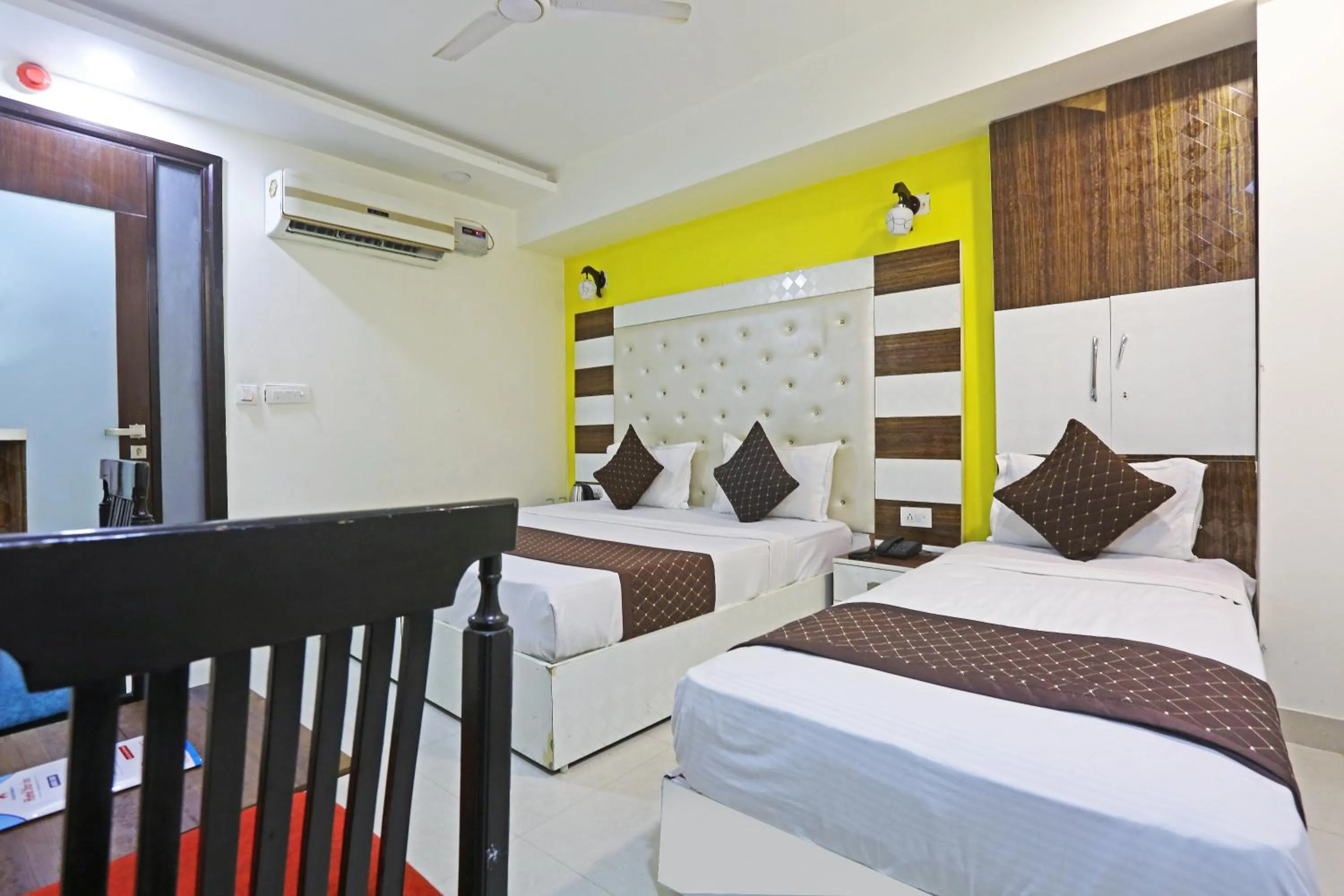 Bed in Hotel Star Inn-Near Delhi Airport