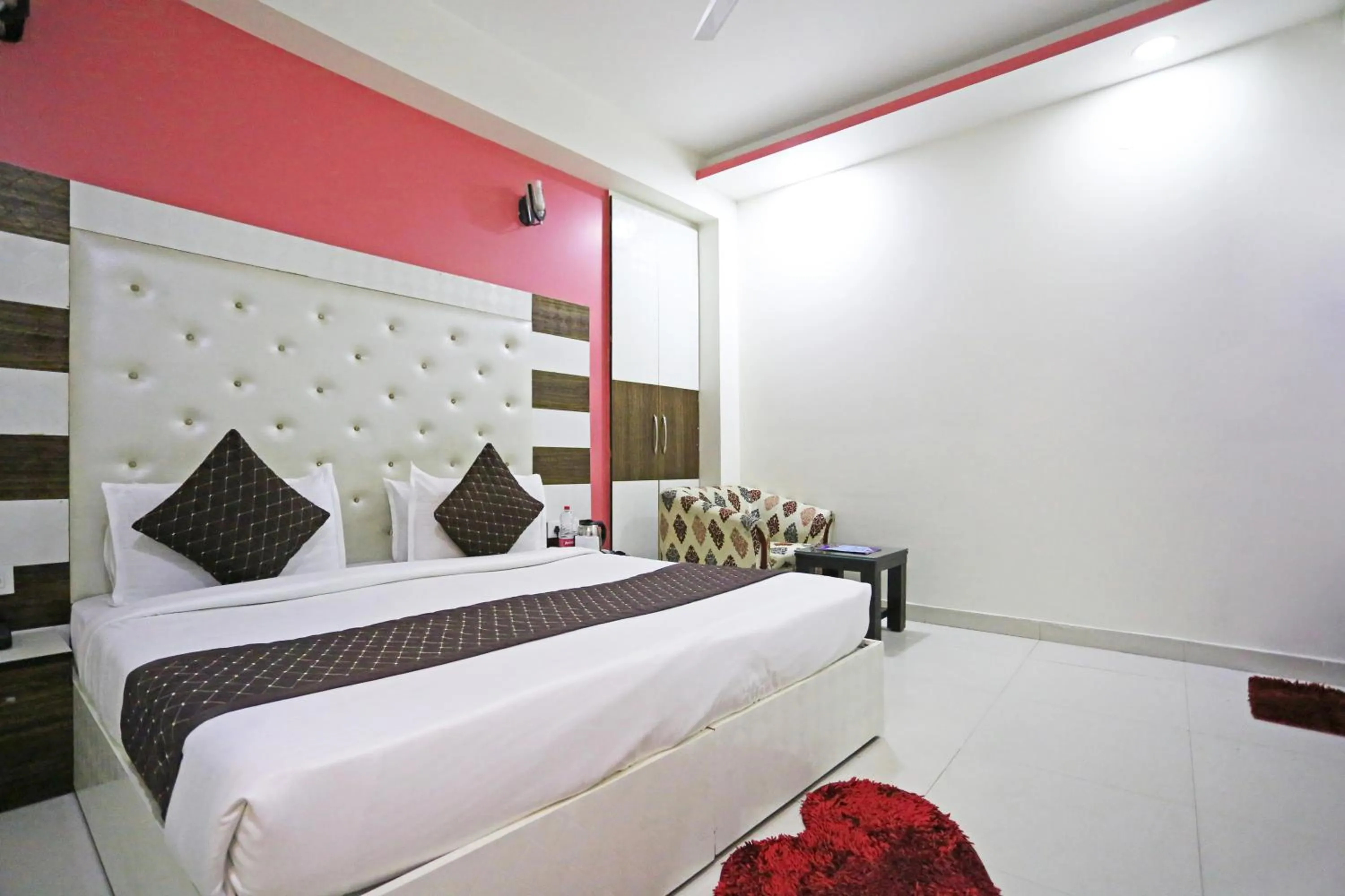 Bed in Hotel Star Inn-Near Delhi Airport