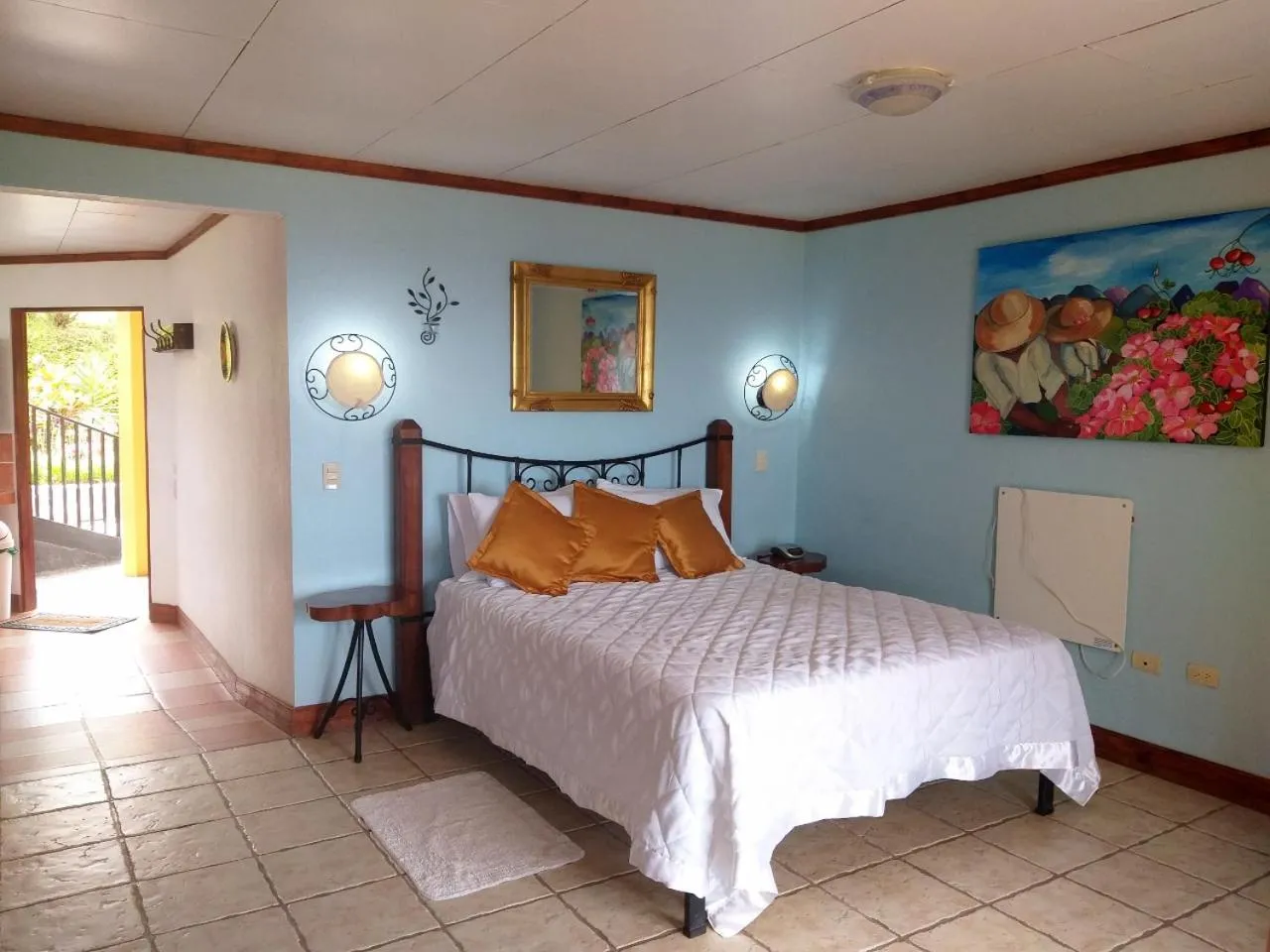 Bed in Guayabo Lodge