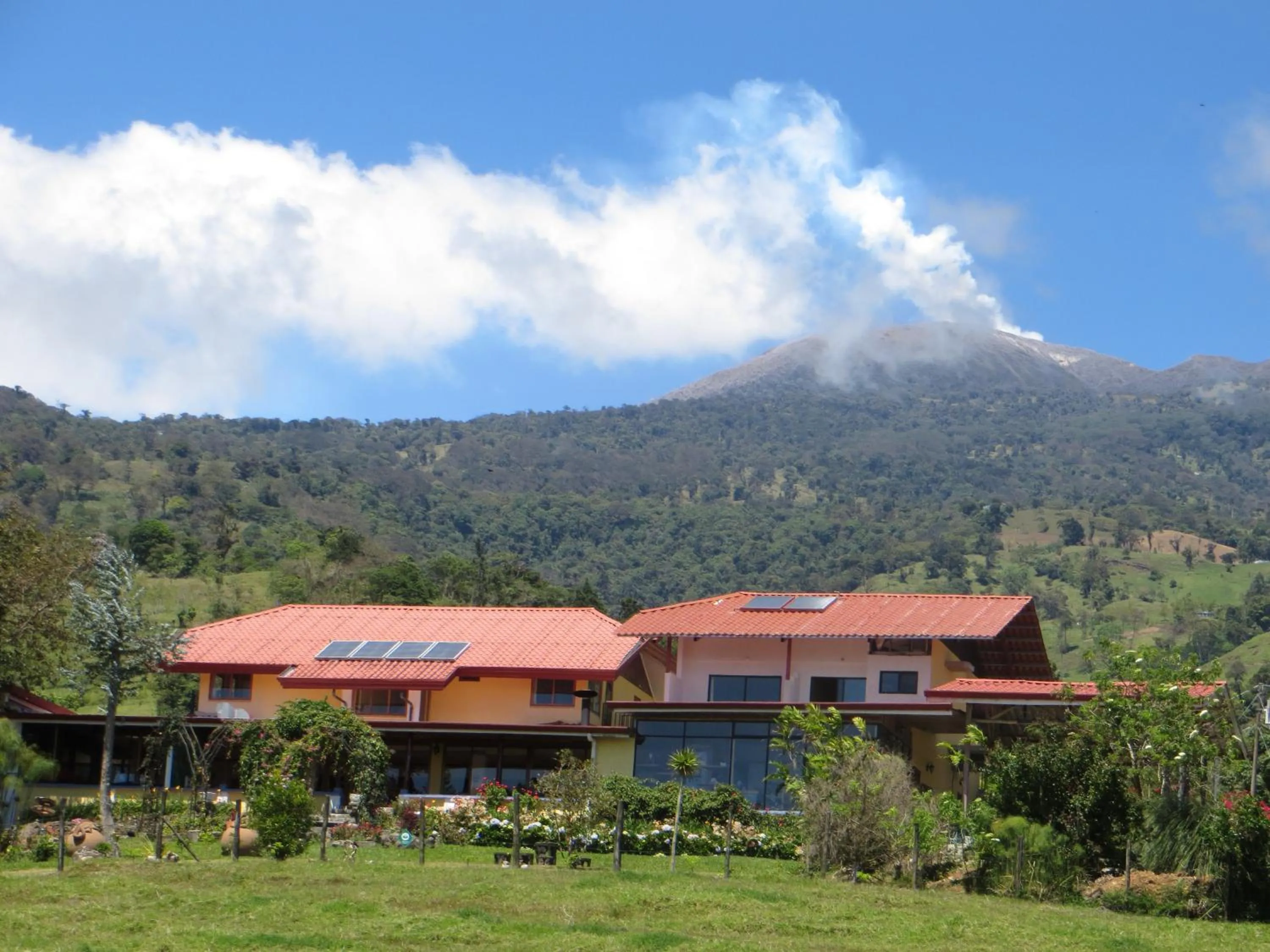 Property building in Guayabo Lodge
