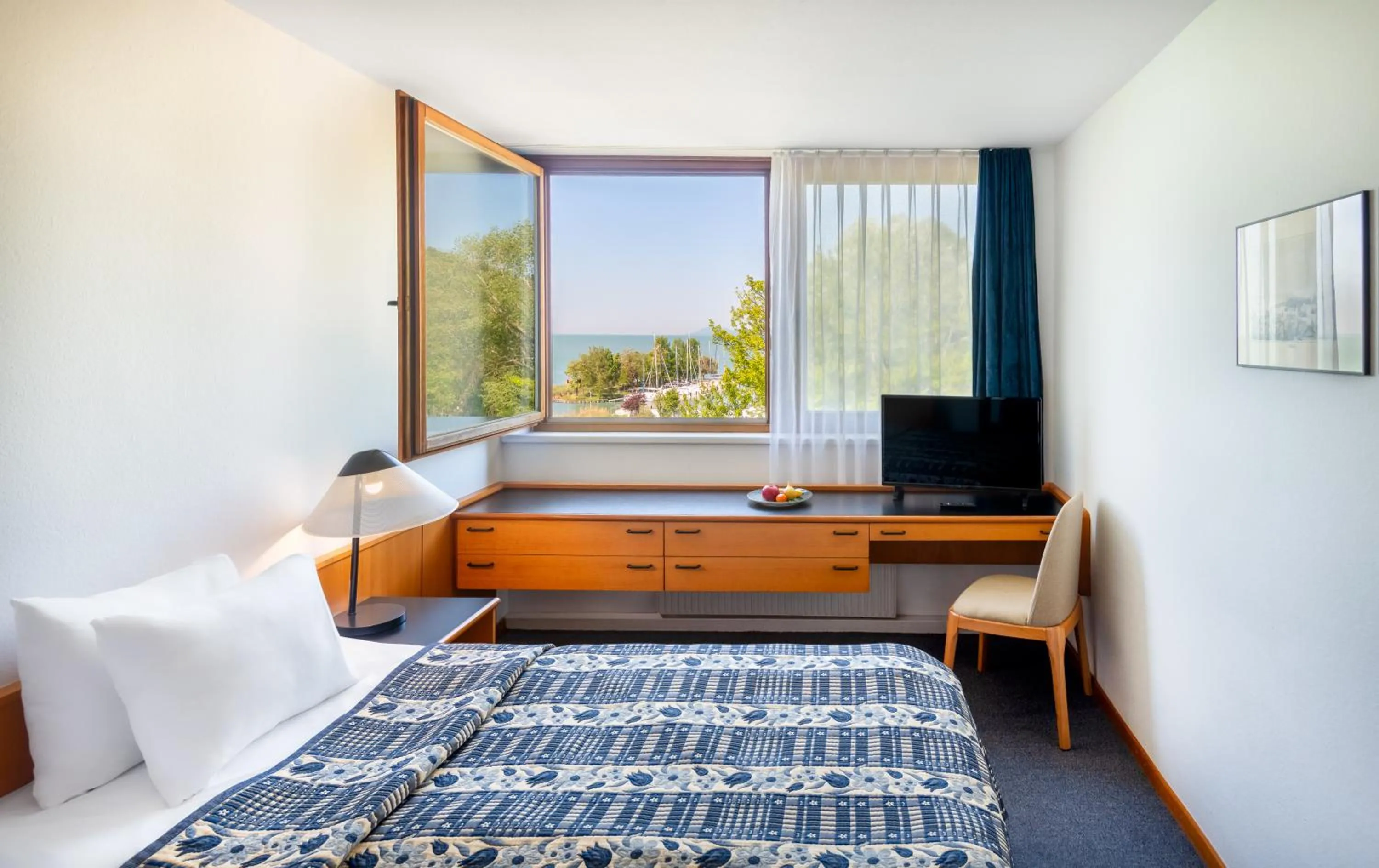 View (from property/room), Bed in Hotel Club Tihany