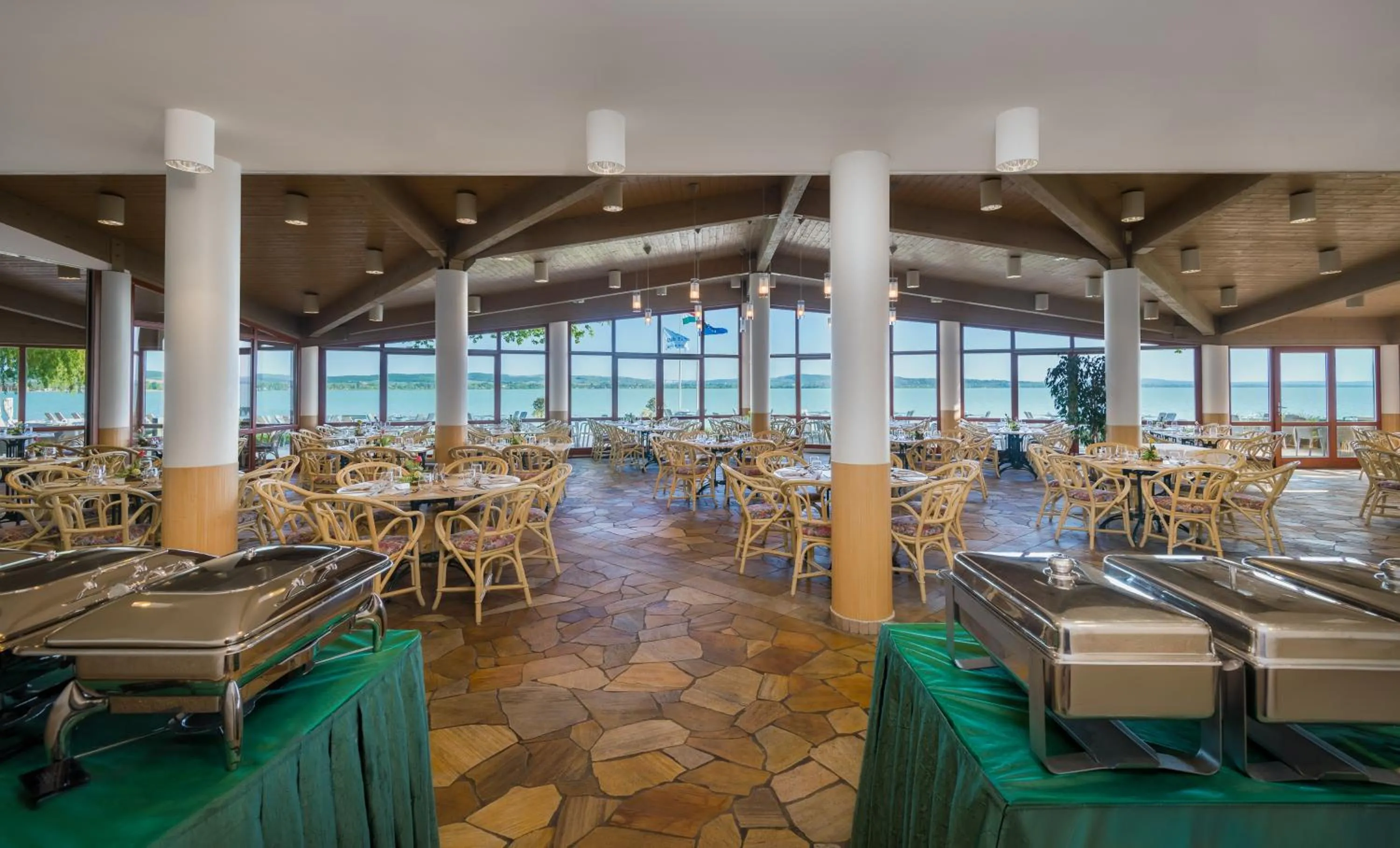 Restaurant/places to eat in Hotel Club Tihany